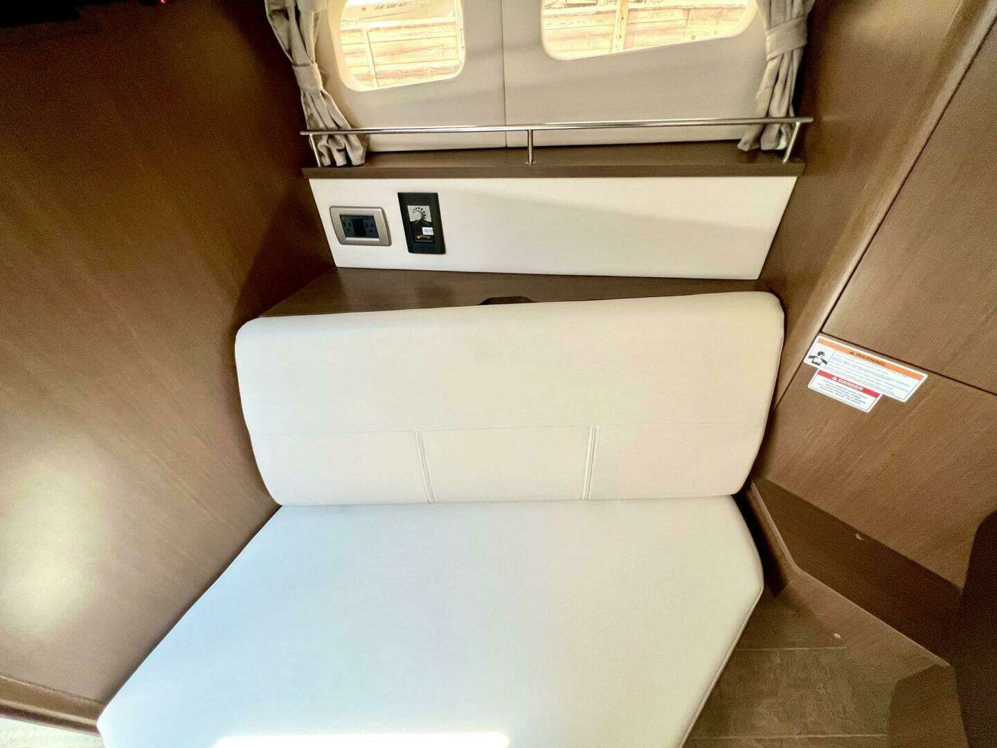 2019 Sea Ray Sundancer 350 Coupe - Image 33