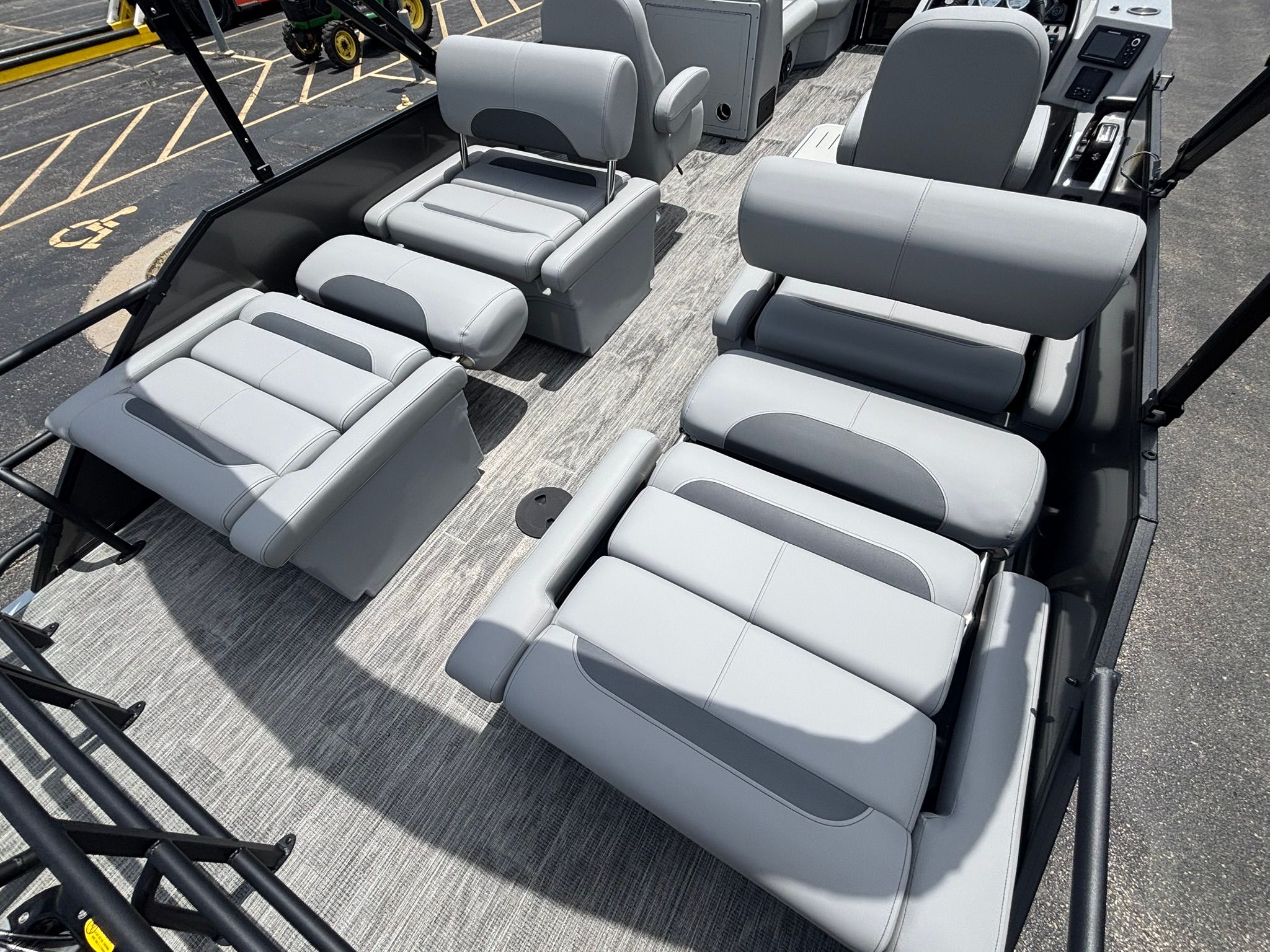 2027 Bentley Pontoons 223 LEGACY QSB - 19