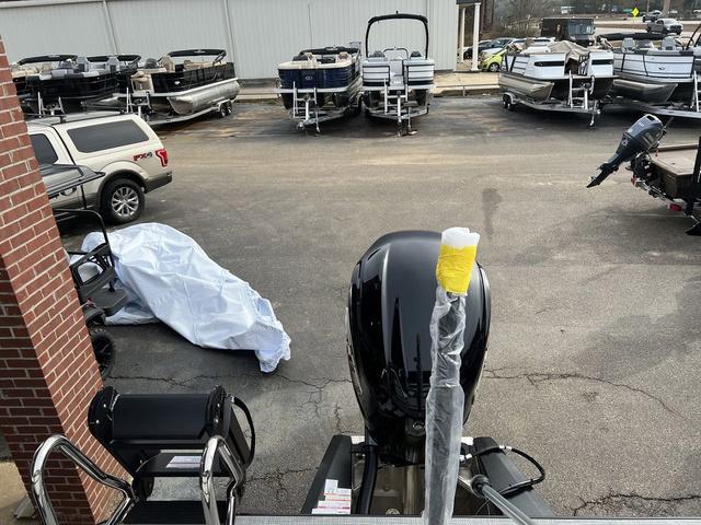 2025 Veranda VR22RC Tri-Toon XL - 17