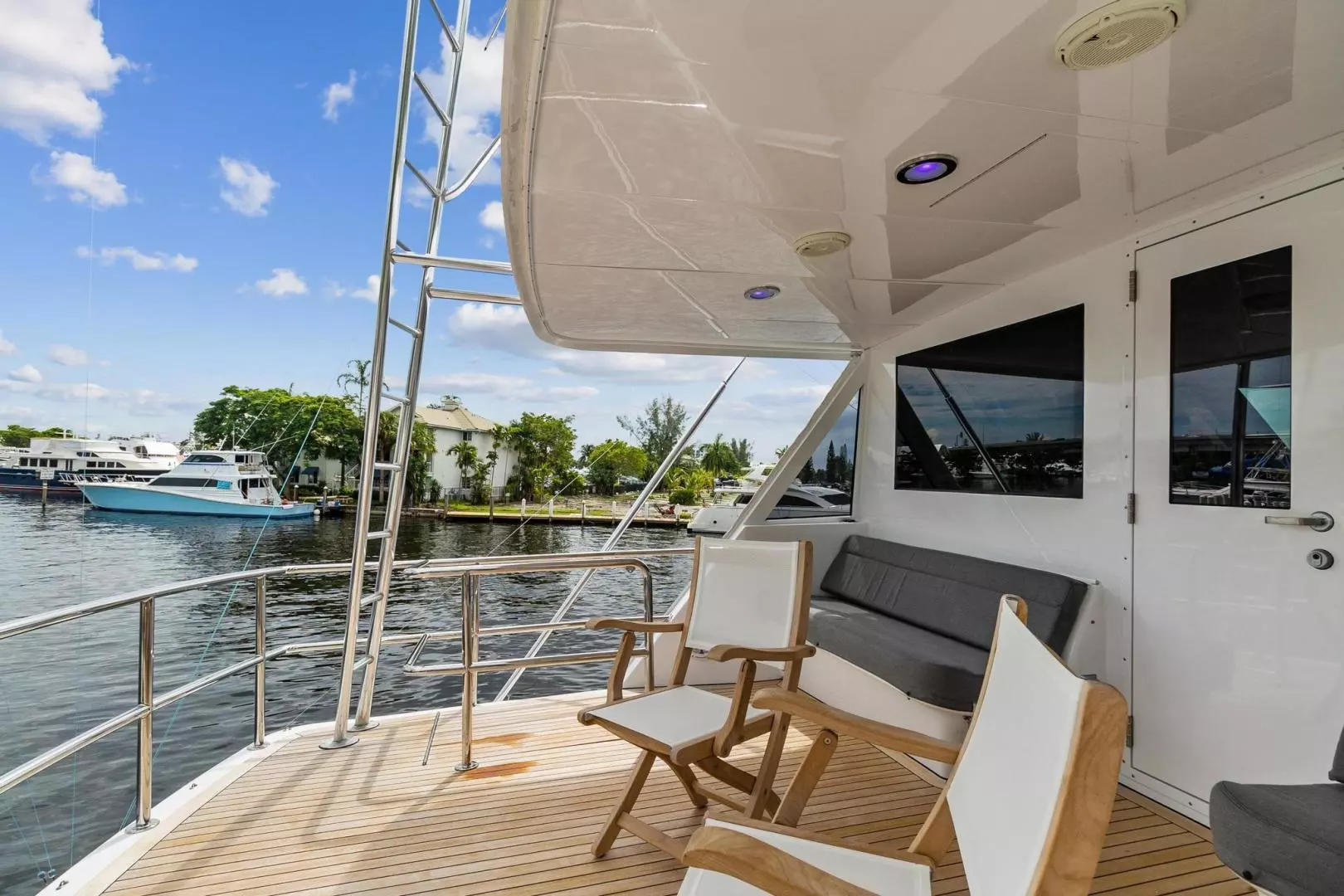 1998 Hatteras 82 Convertible - Image 32
