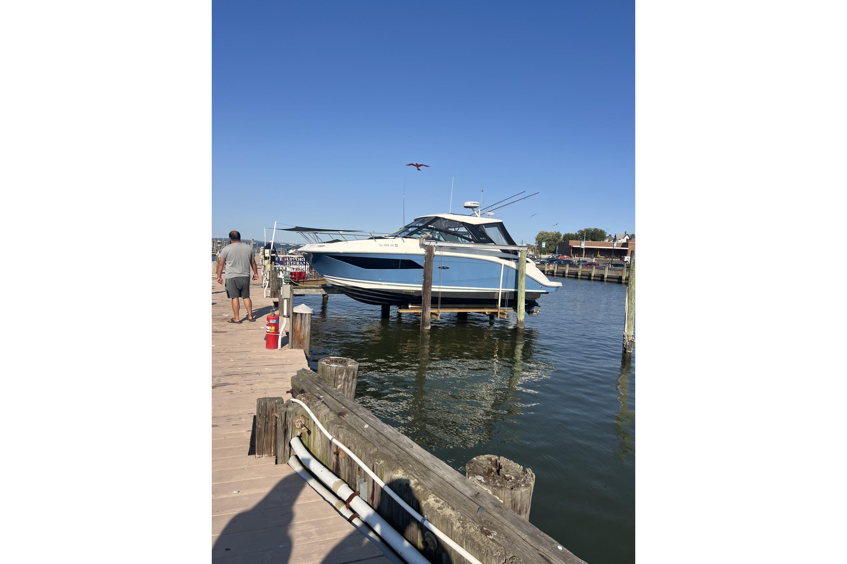 2023 Sea Ray Sundancer 320