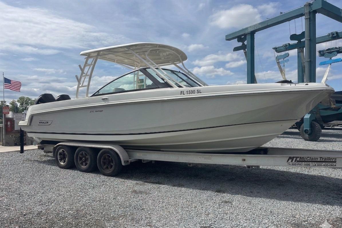2019 Boston Whaler 270 Vantage