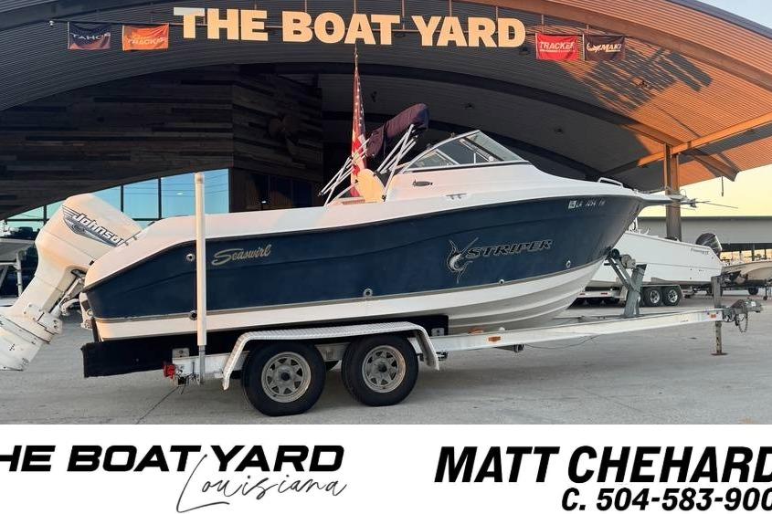 2006 Seaswirl Striper 2101 Dual Console O/B