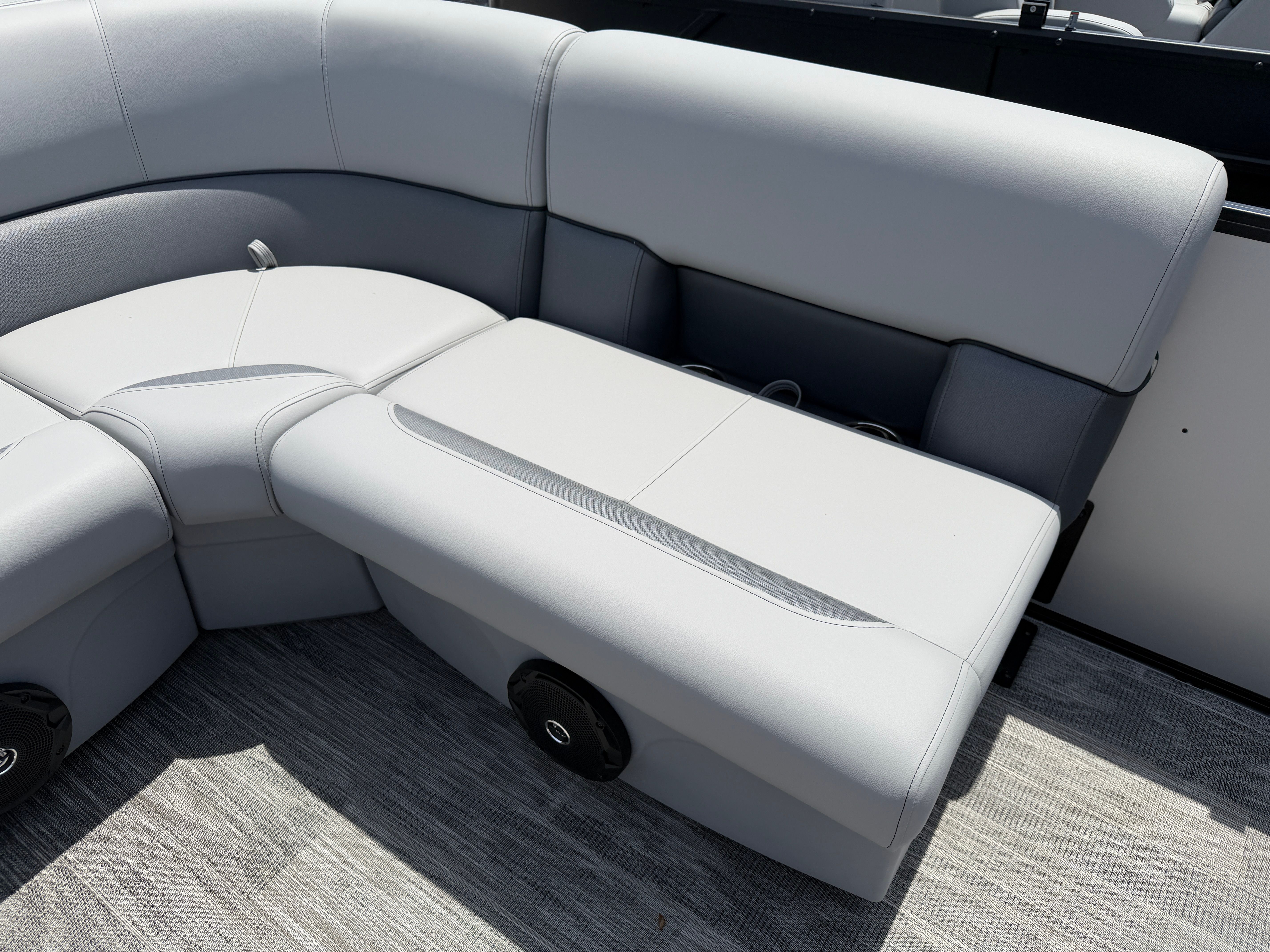 2026 Bentley Pontoons Legacy 200 Cruise - 16