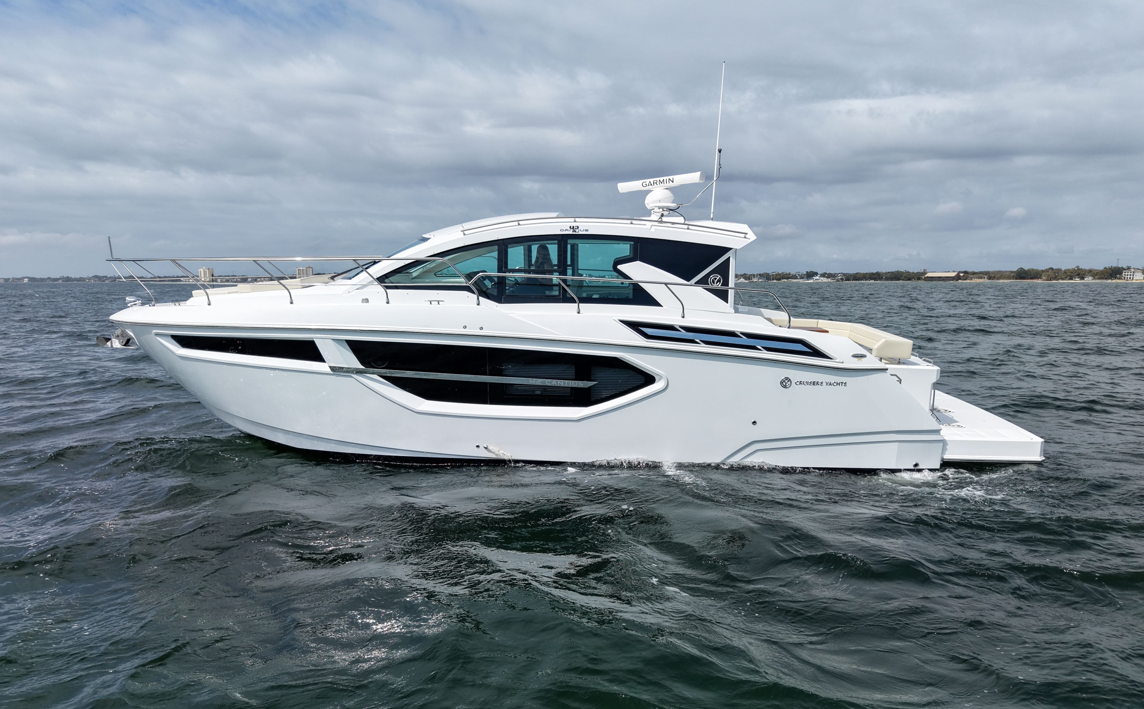 2026 Cruisers Yachts 42 Cantius