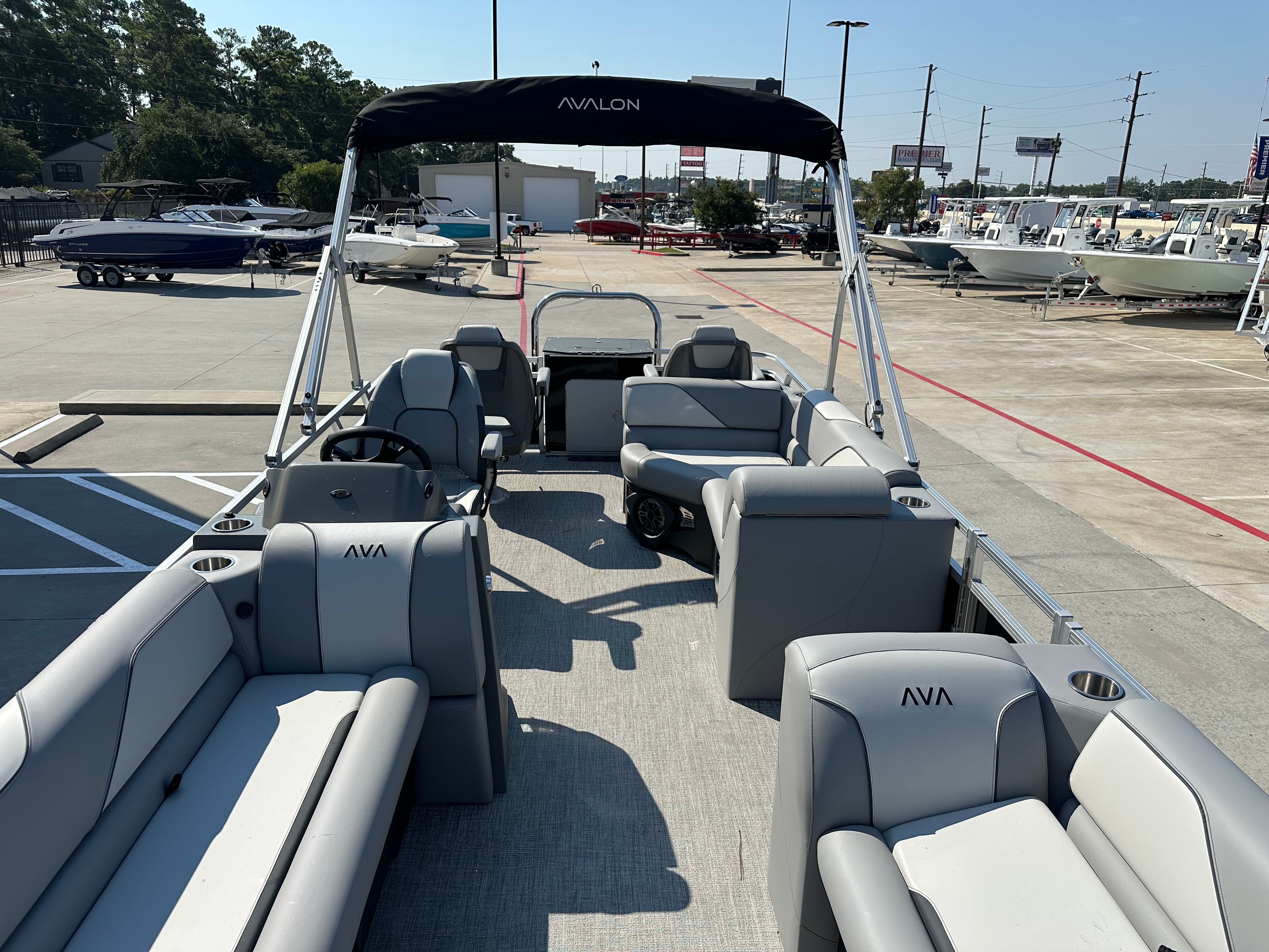 2025 Avalon Venture Rear Fish - 21' - 12