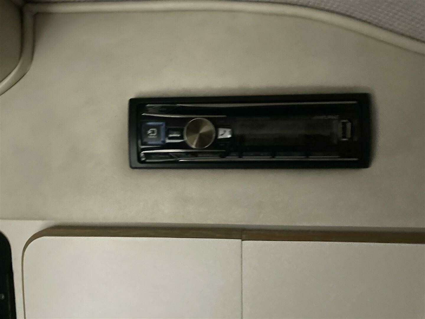 1993 Sea Ray 300 Weekender - Image 30