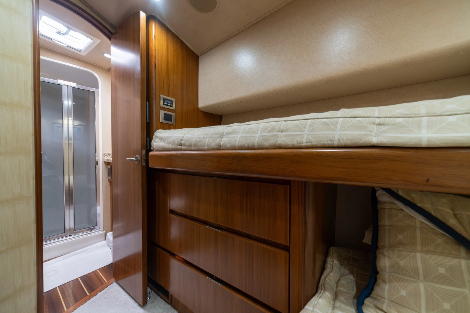 2012 Viking 60 Convertible - Image 62