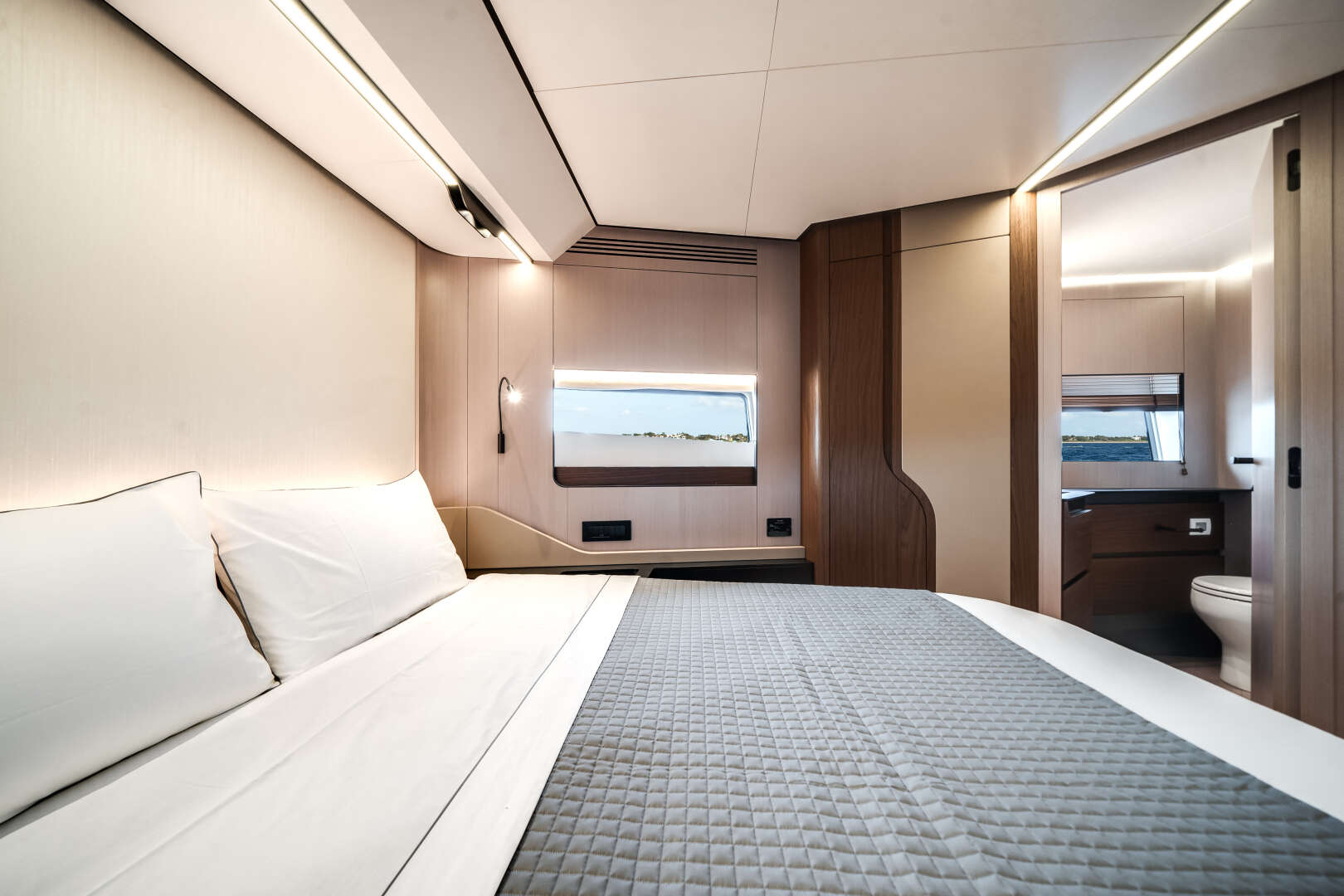 2026 Azimut S8 - Image 55