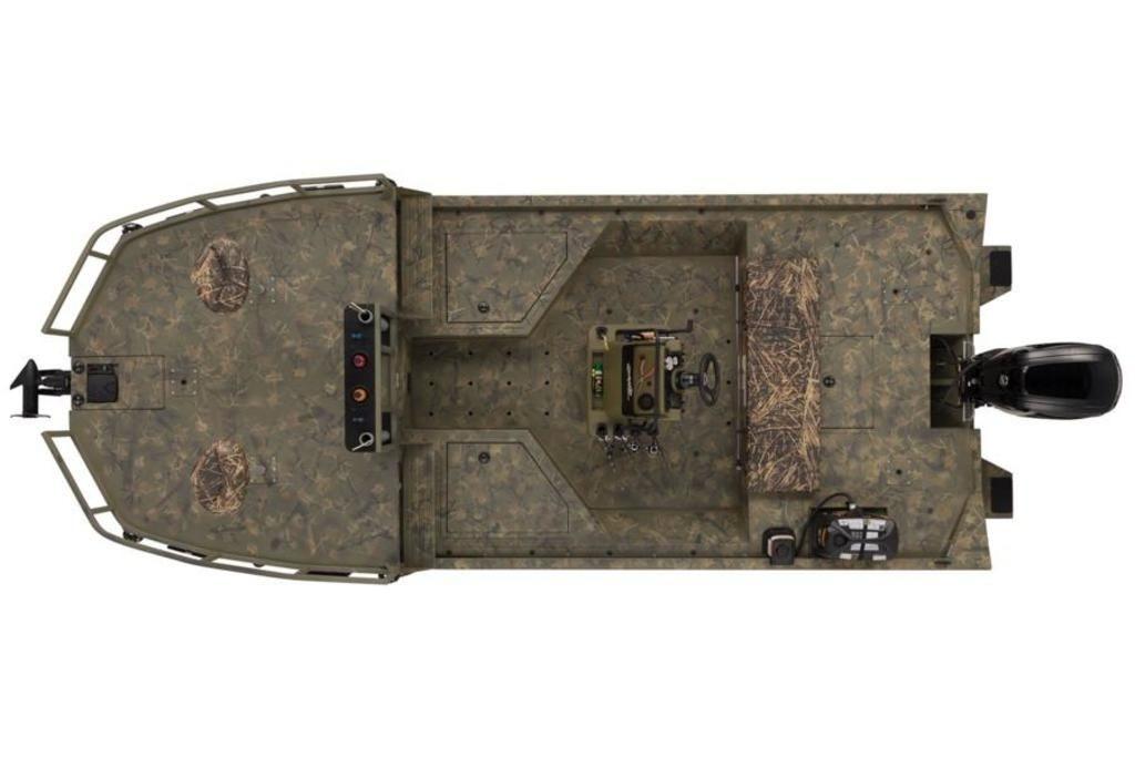 Top view of 2026 Tracker GRIZZLY® 2072 CC Sportsman boat in camouflage design.