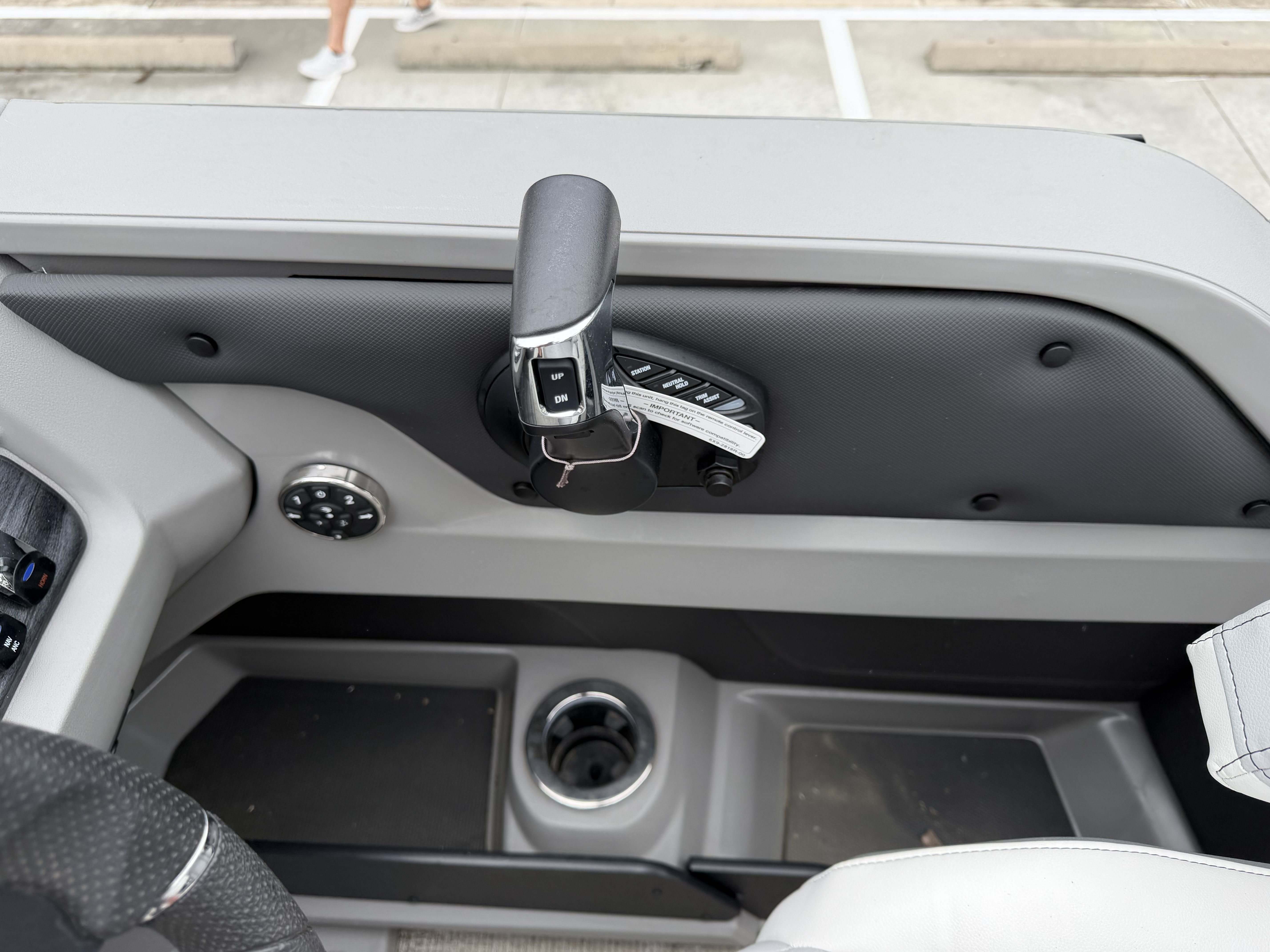 2025 Avalon LSZ Versatile Rear Bench - 25' - 17