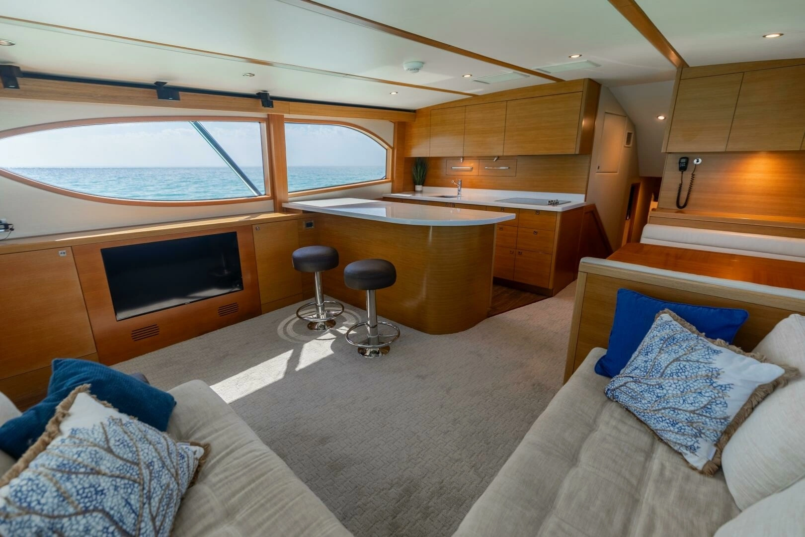2016 Hatteras GT60 - Image 7