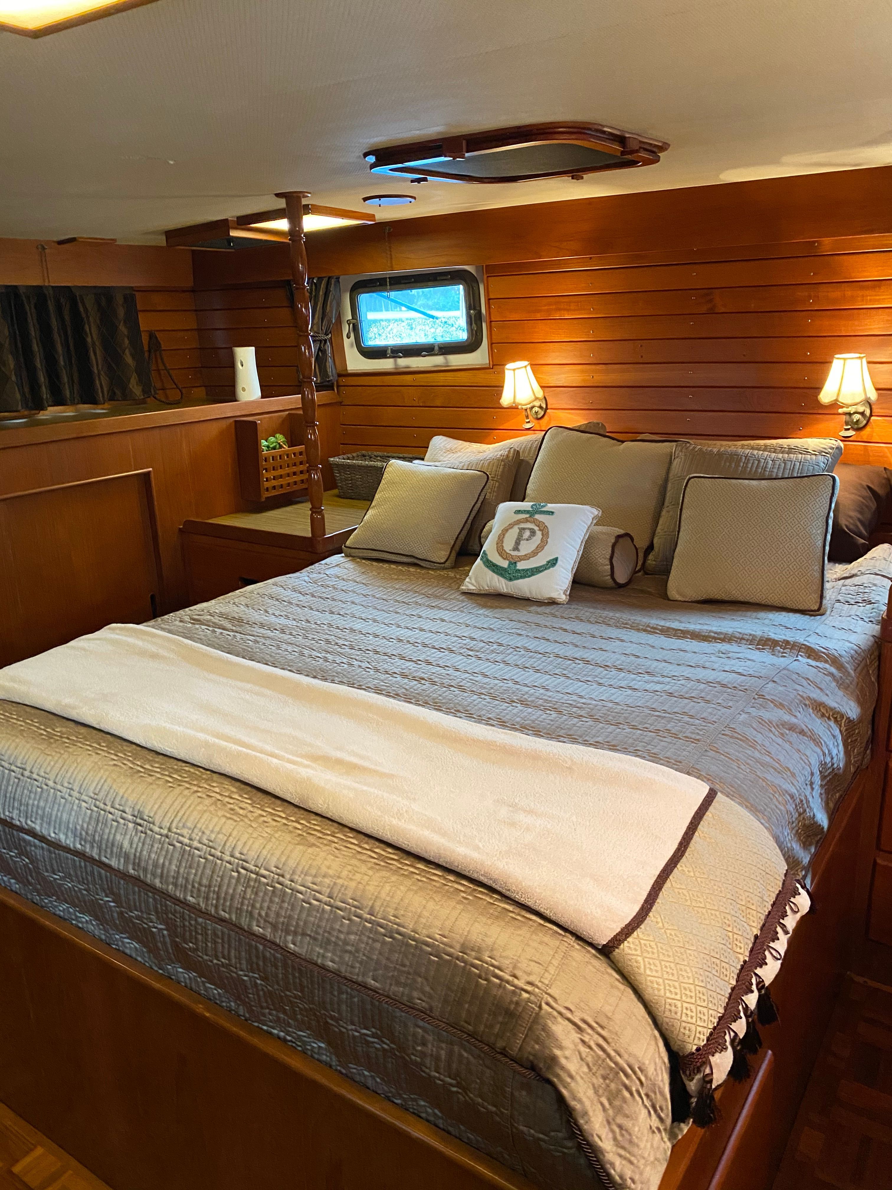 1983 Island Gypsy 44 Flush Deck - 57
