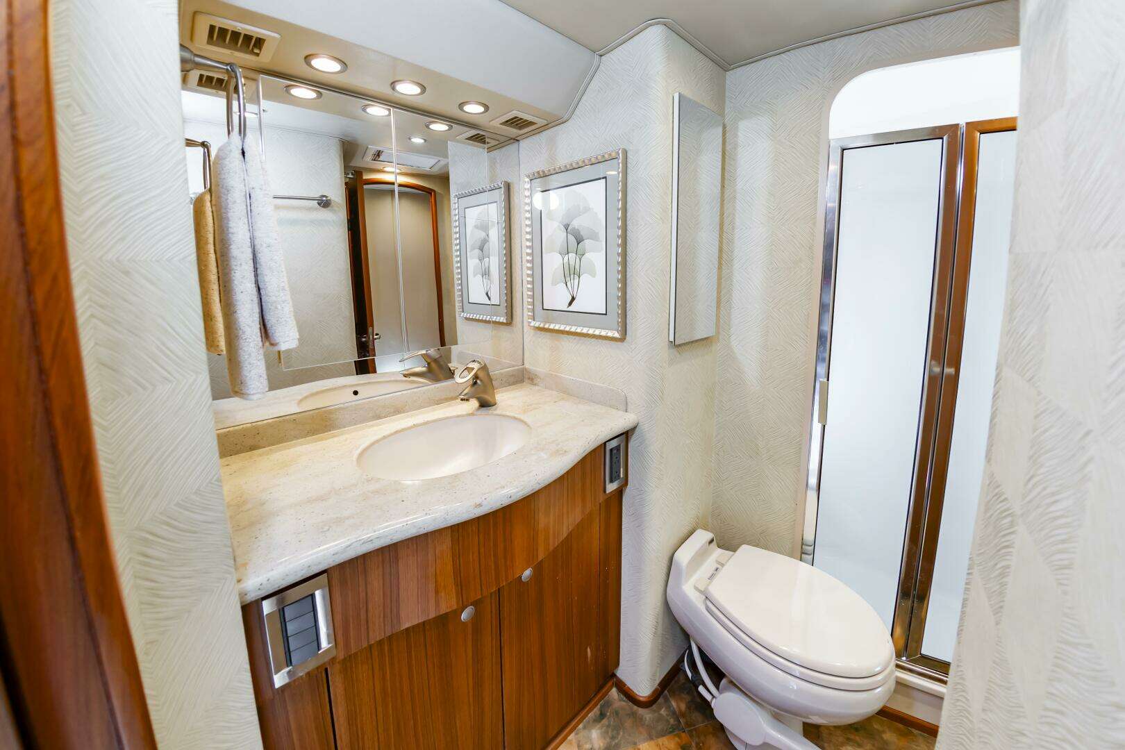 2010 Viking 52 Sport Coupe - Image 36