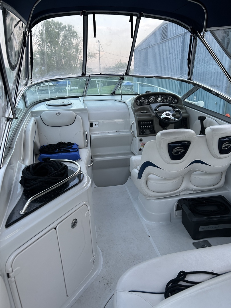 2010 Crownline — - Image 6