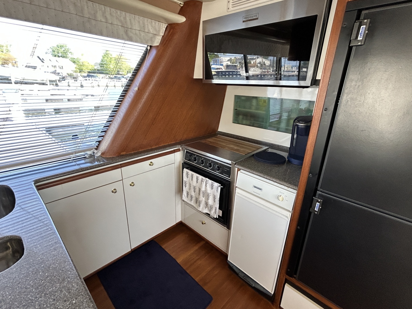 1999 Bayliner 4788 - Image 17
