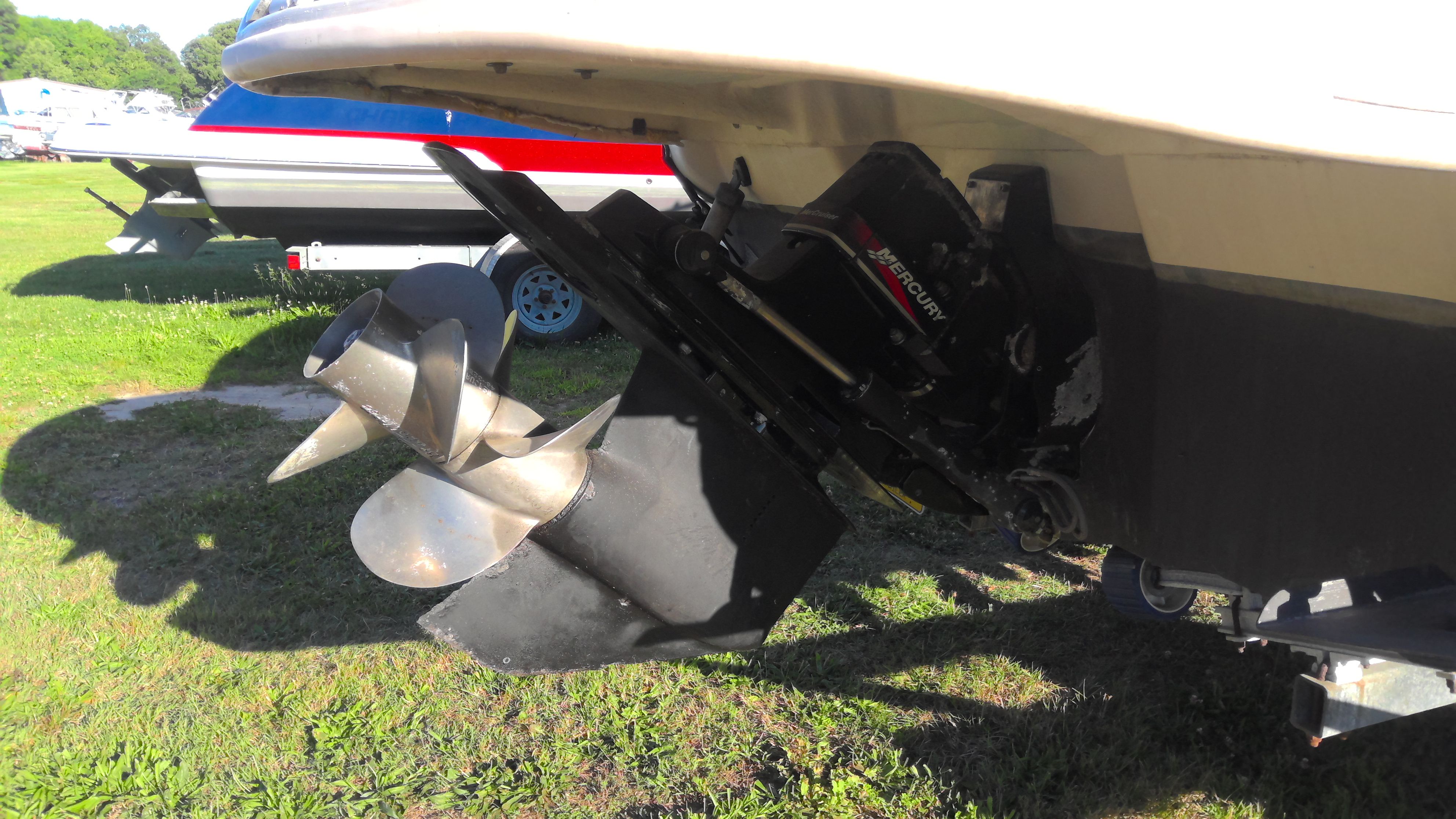 Rear view of a 2004 Sea Ray 225 Weekender boat propeller.