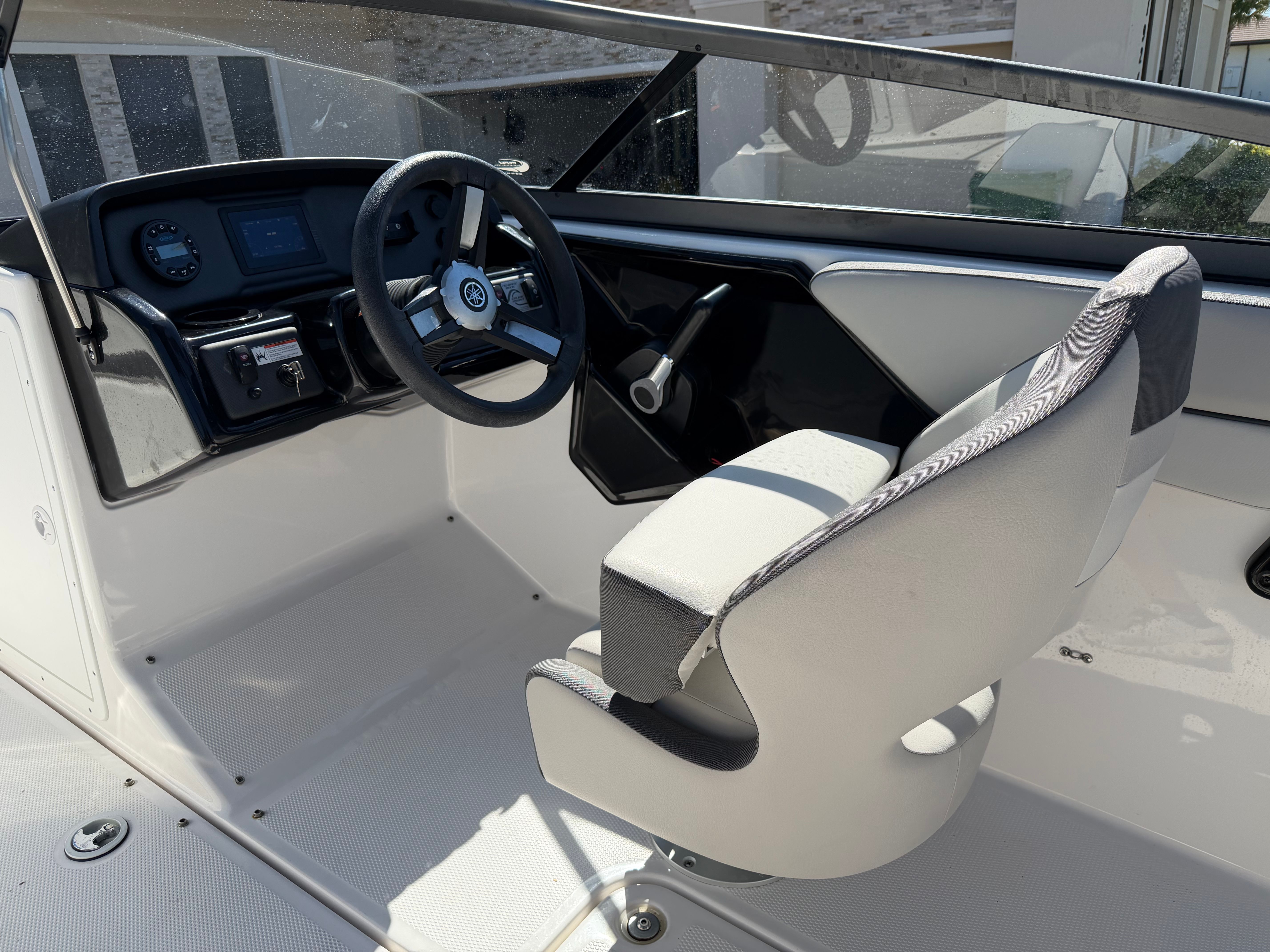 2022 Yamaha Boats AR190 - 16
