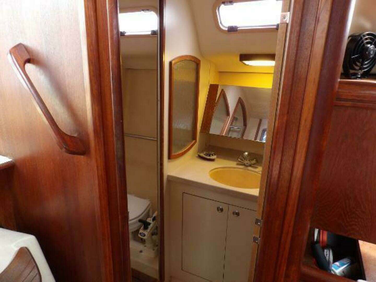 2002 Hunter 356 - Image 31