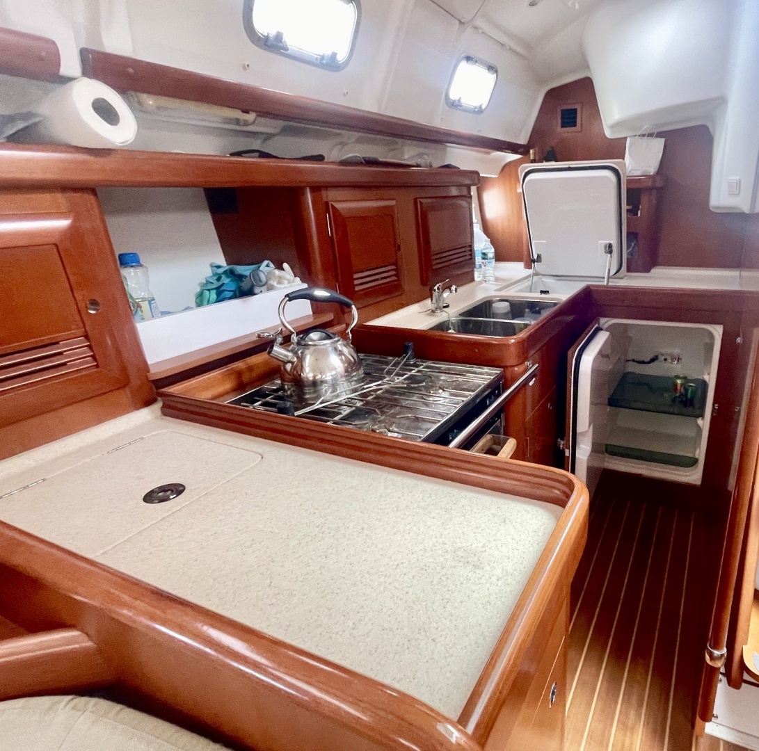 2007 Beneteau 423 - Image 7