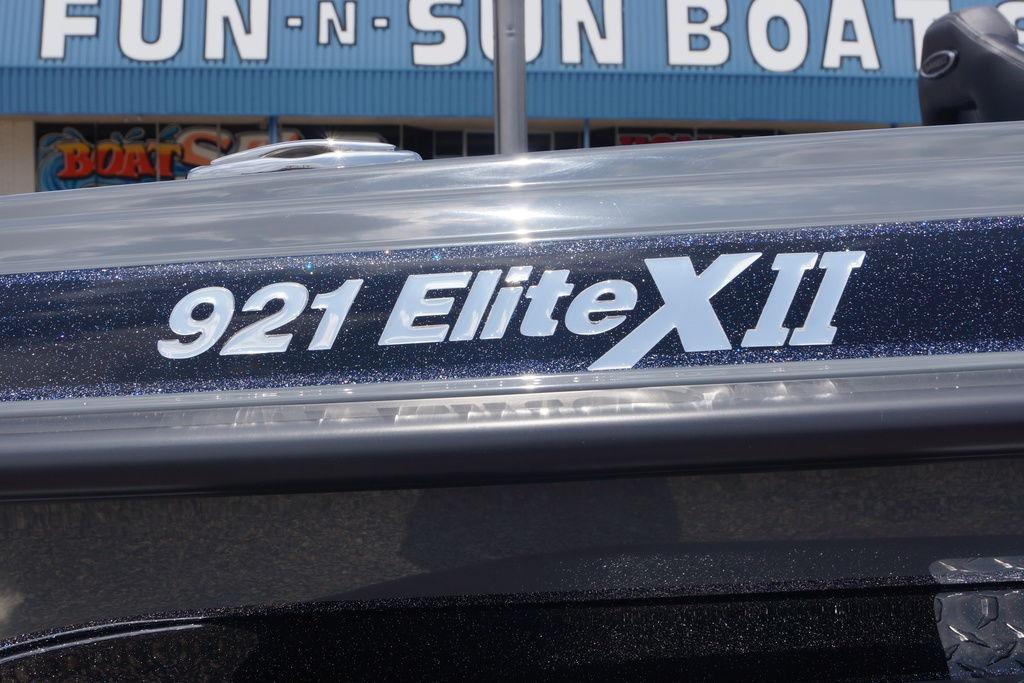 2027 Phoenix 921 Elite X II boat at Fun-N-Sun Boats dealership.