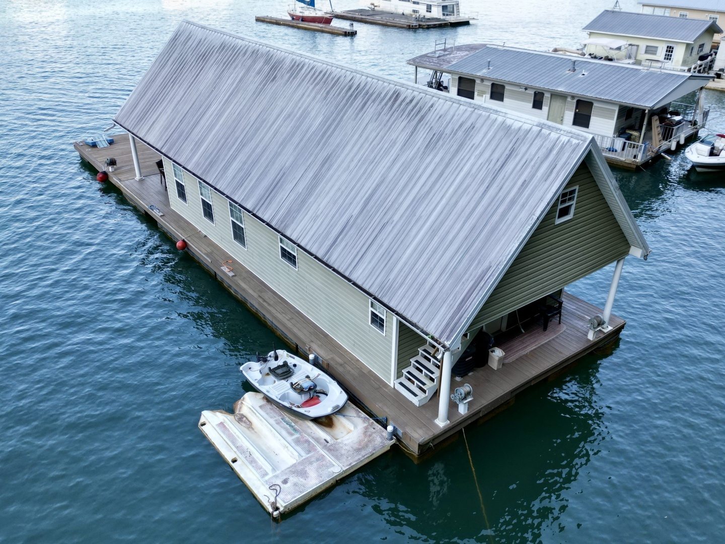 2006 Custom 20 x 43 Floating Cabin - Approx 812sqft - Image 12