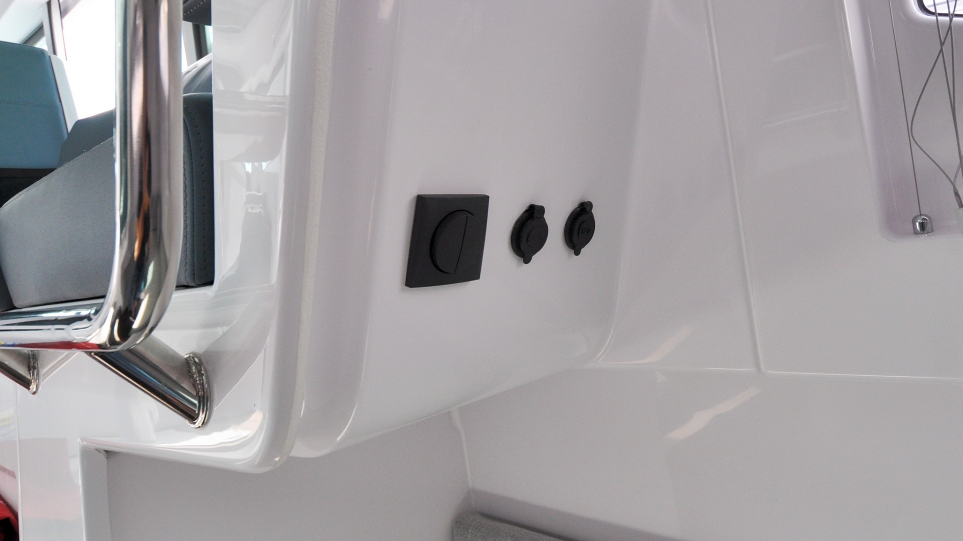 2022 Axopar 37XC - Image 70