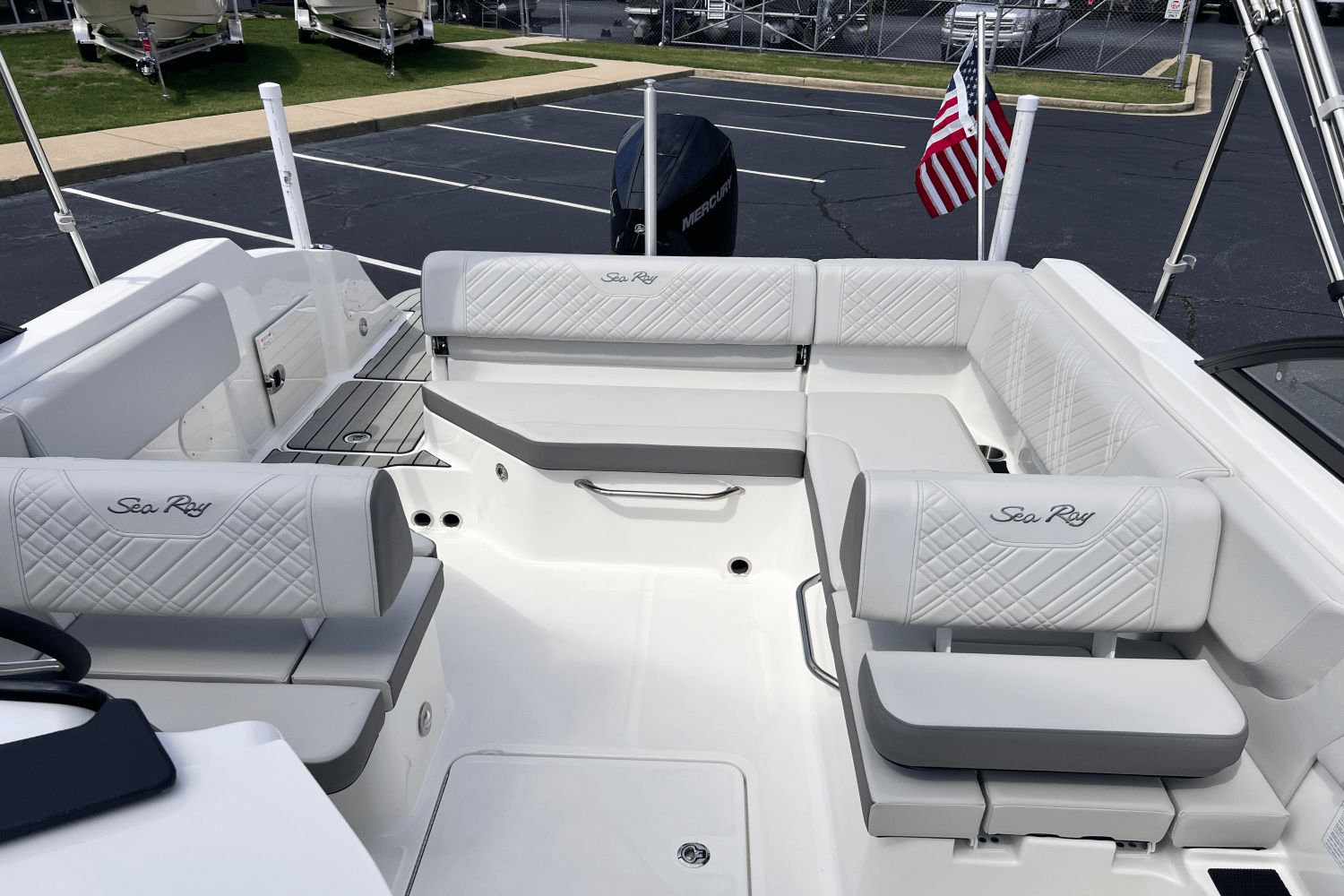 2026 Sea Ray SDX 230 Outboard - 11