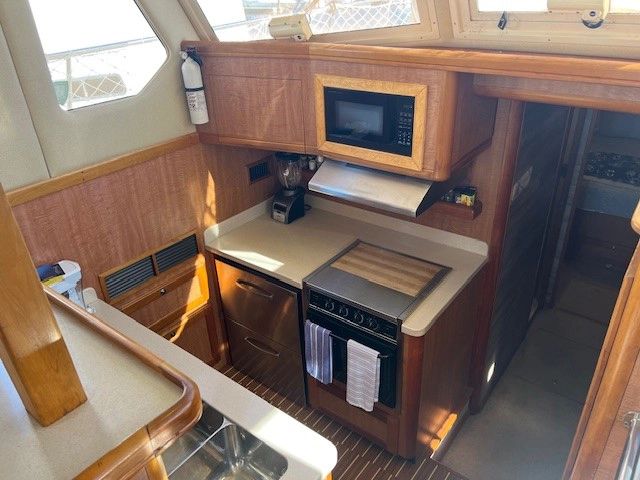 2006 Mainship 43 Trawler - Image 22