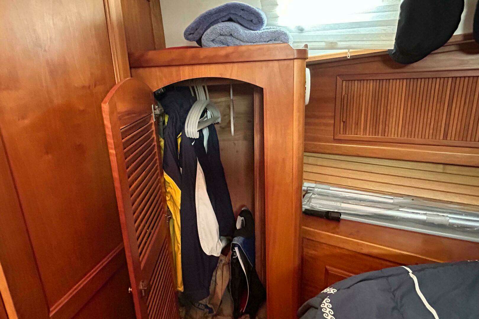2004 Sabre 36 Flybridge - Image 32
