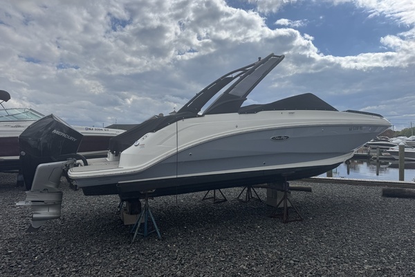 2024 Sea Ray SDX 250 Outboard