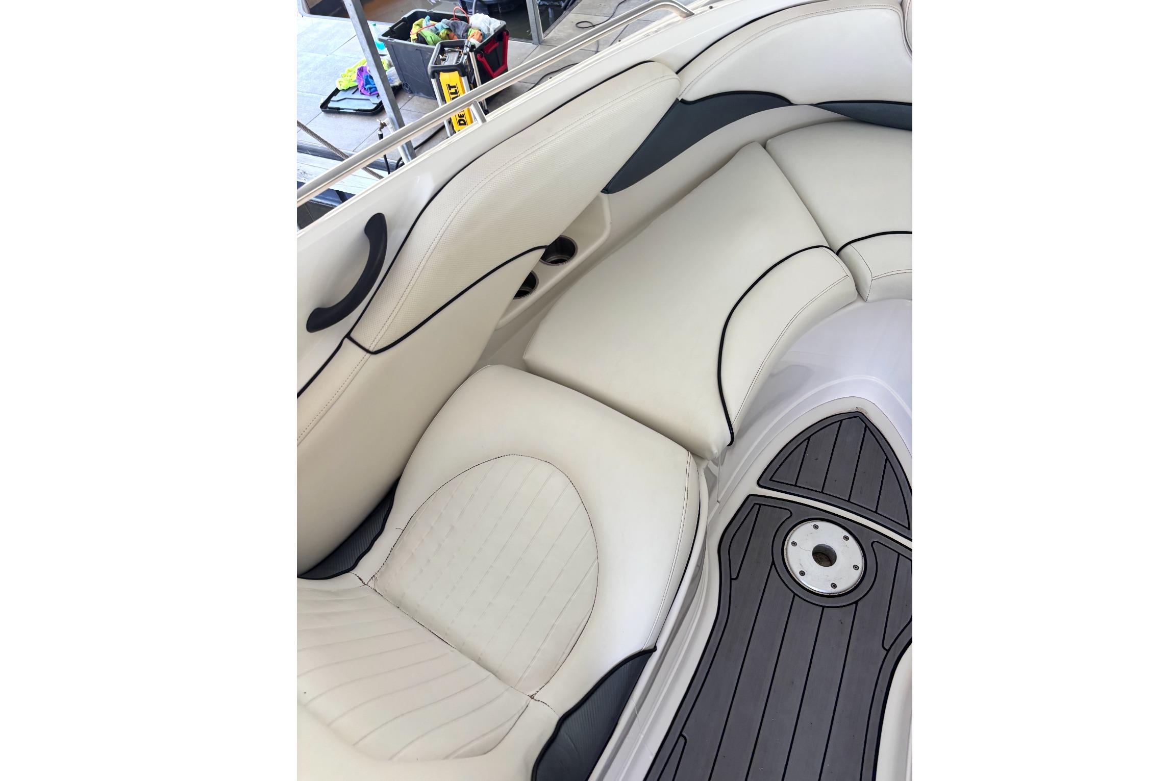 Luxurious seating on a 2007 Monterey 298SSX Super Sport boat, featuring sleek white upholstery.