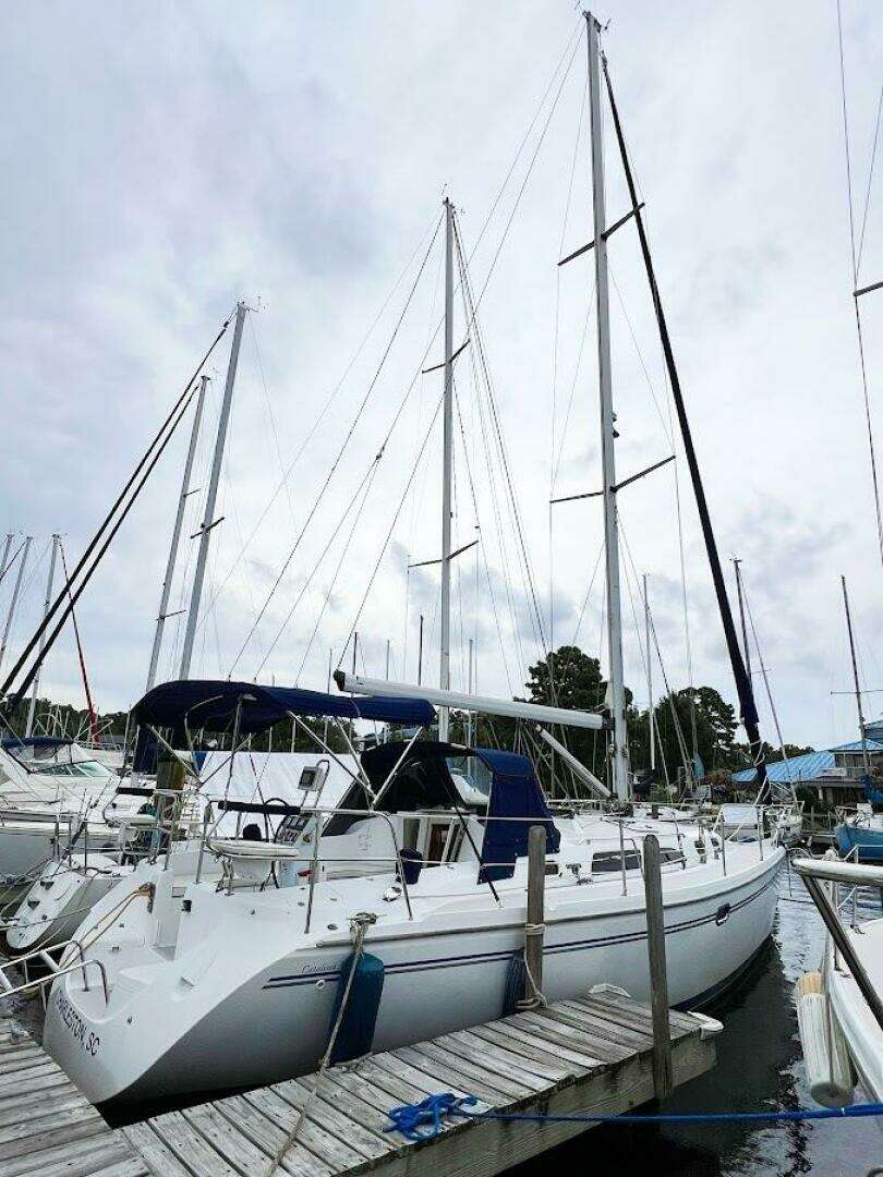 2007 Catalina 350 MK II - Image 38