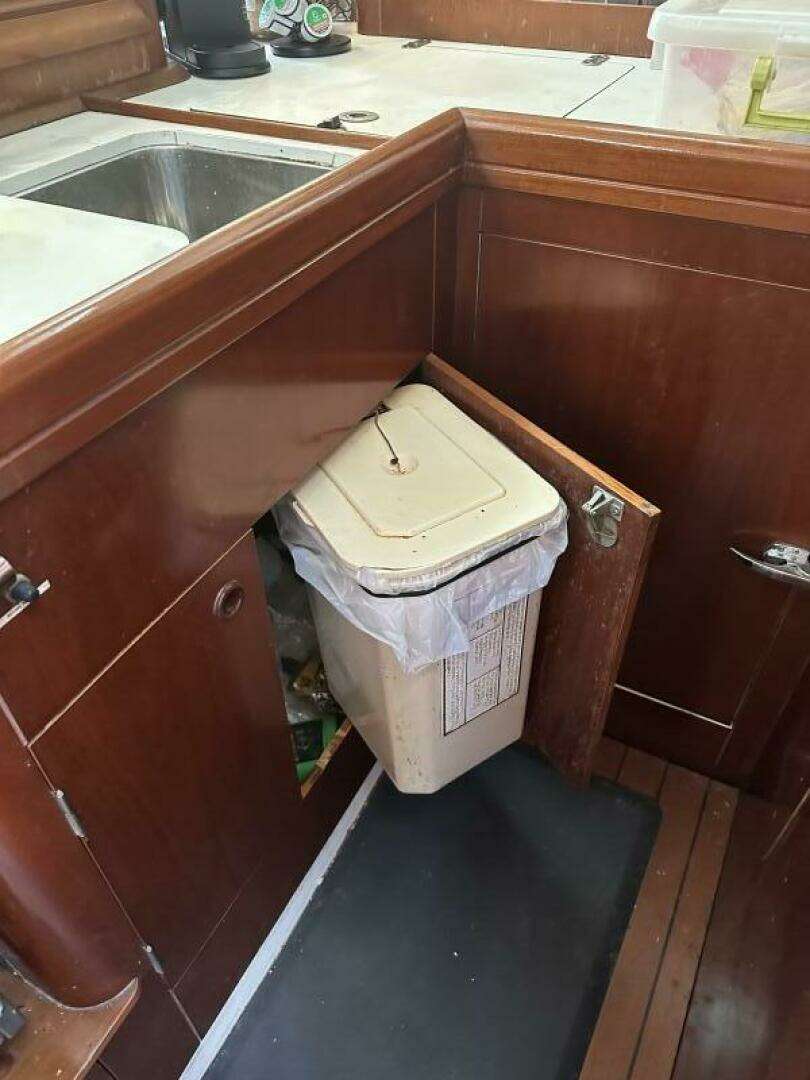 2004 Beneteau 423 - Image 35