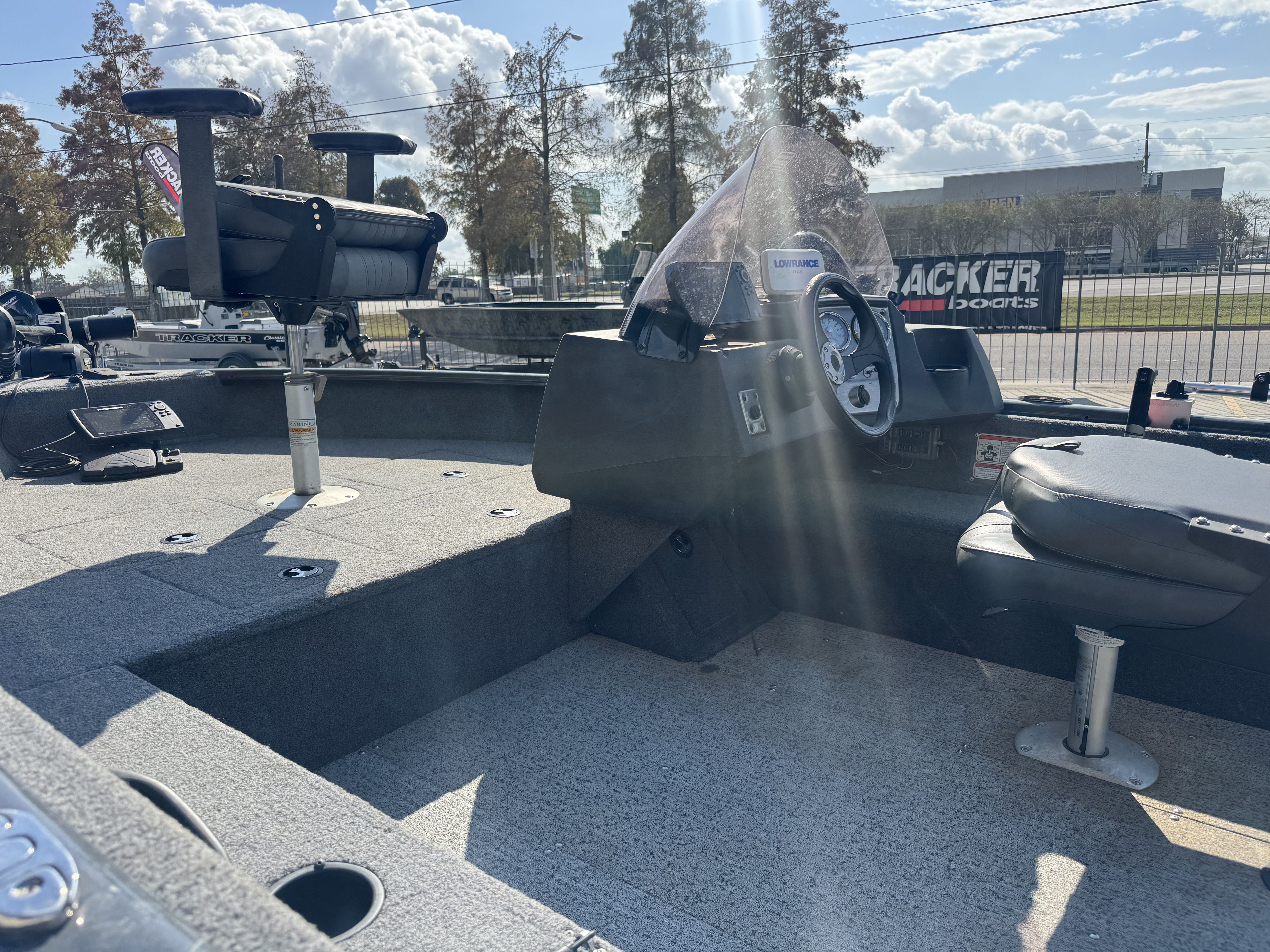 2021 Tracker Pro Guide V-16 SC - 16