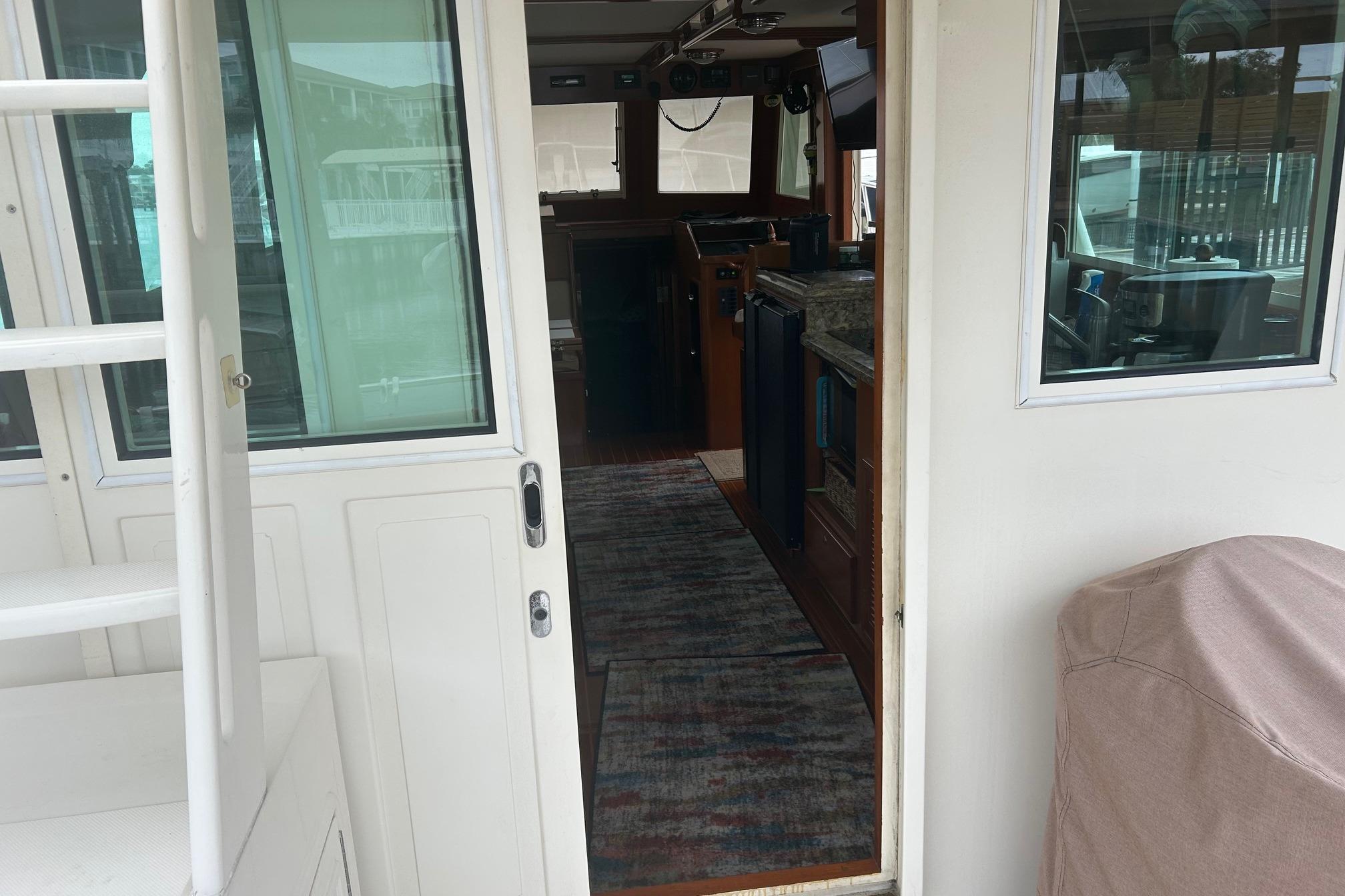 Interior view of a 2006 Mariner Orient boat, featuring a cozy cabin entrance.