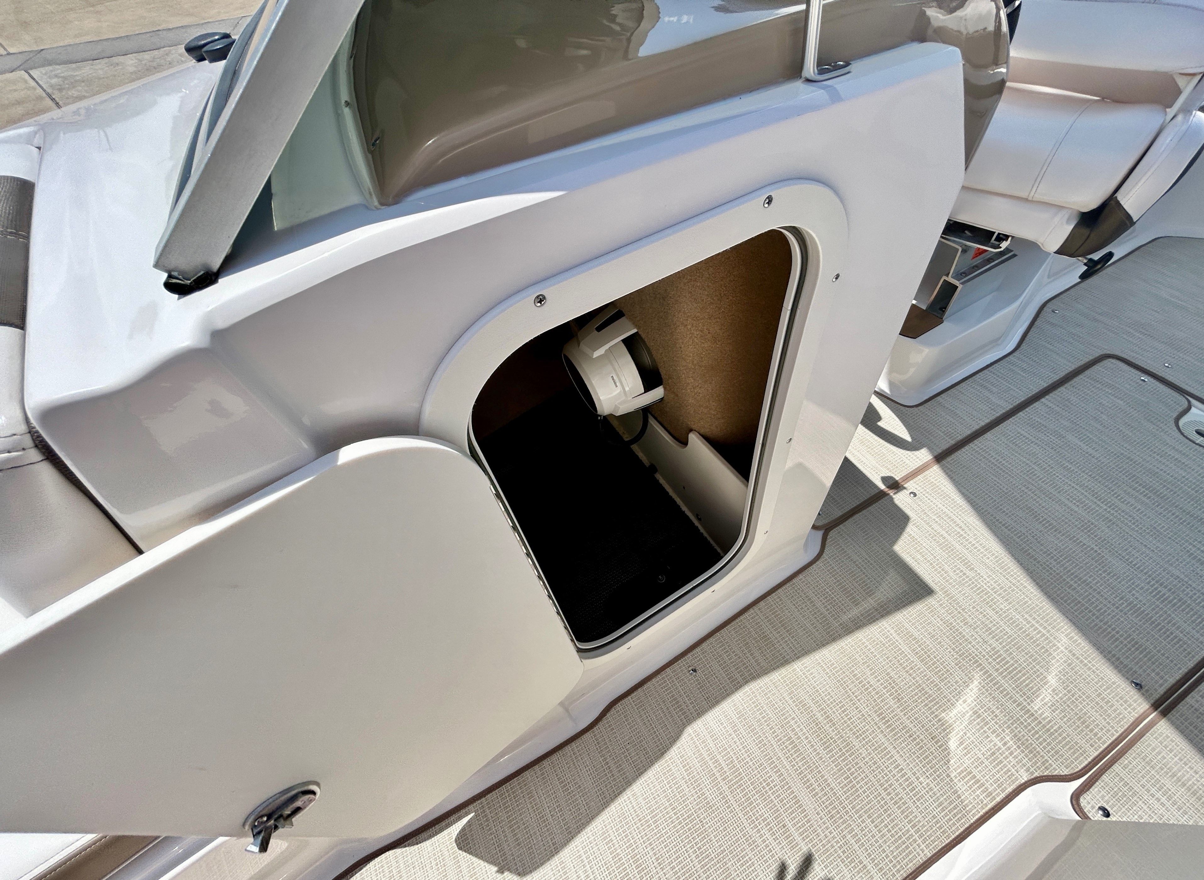 2018 Chaparral 23 Surf - 31