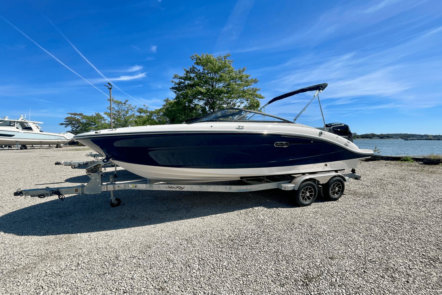 2026 Sea Ray SPX 210 Outboard