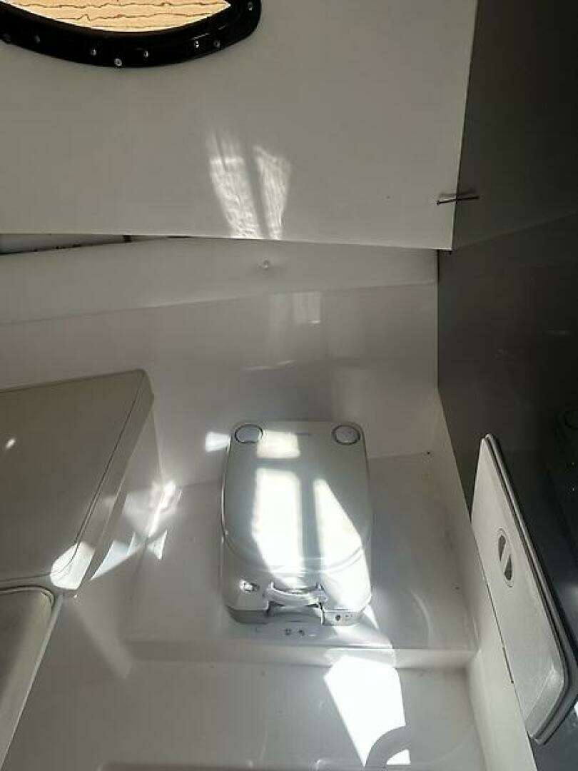 1999 Cobia 240WA - Image 8