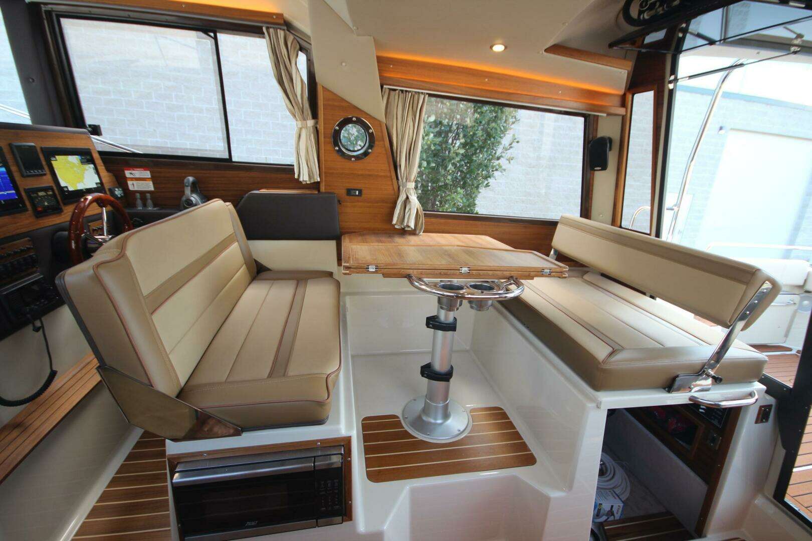 2025 Ranger Tugs R-29 Command Bridge Luxury Edition - Image 33
