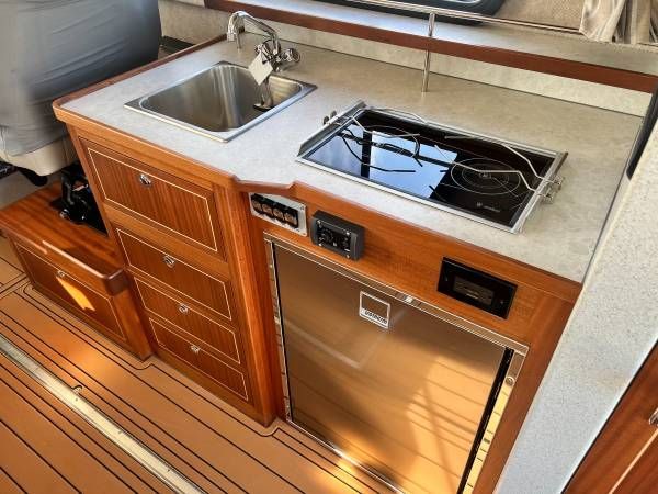 2022 KingFisher 3425 GFX Offshore - 12
