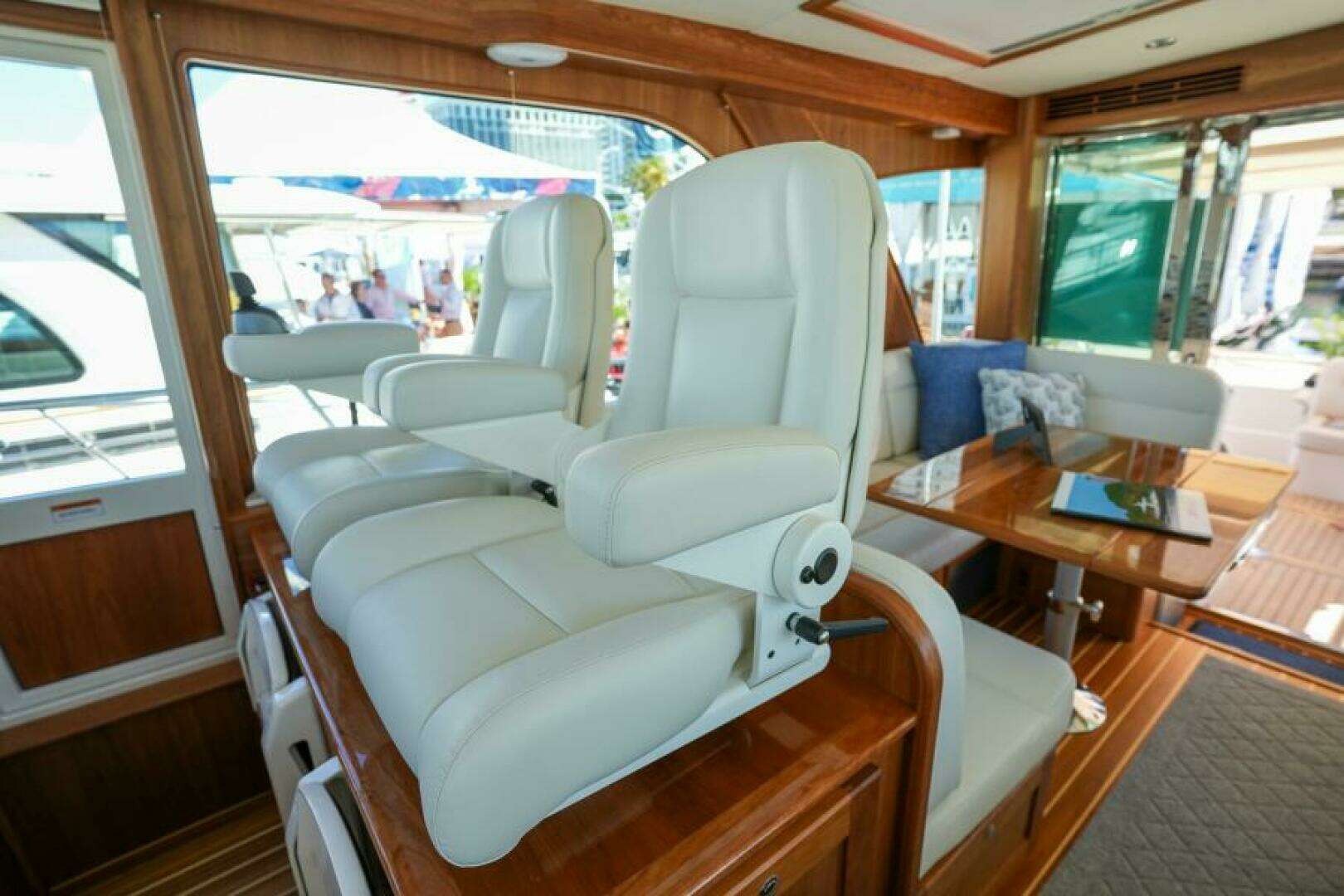 2027 Sabre 51 Salon Express - Image 20
