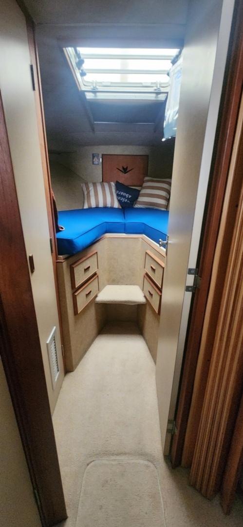 1985 Bertram Flybridge Cruiser - Image 11