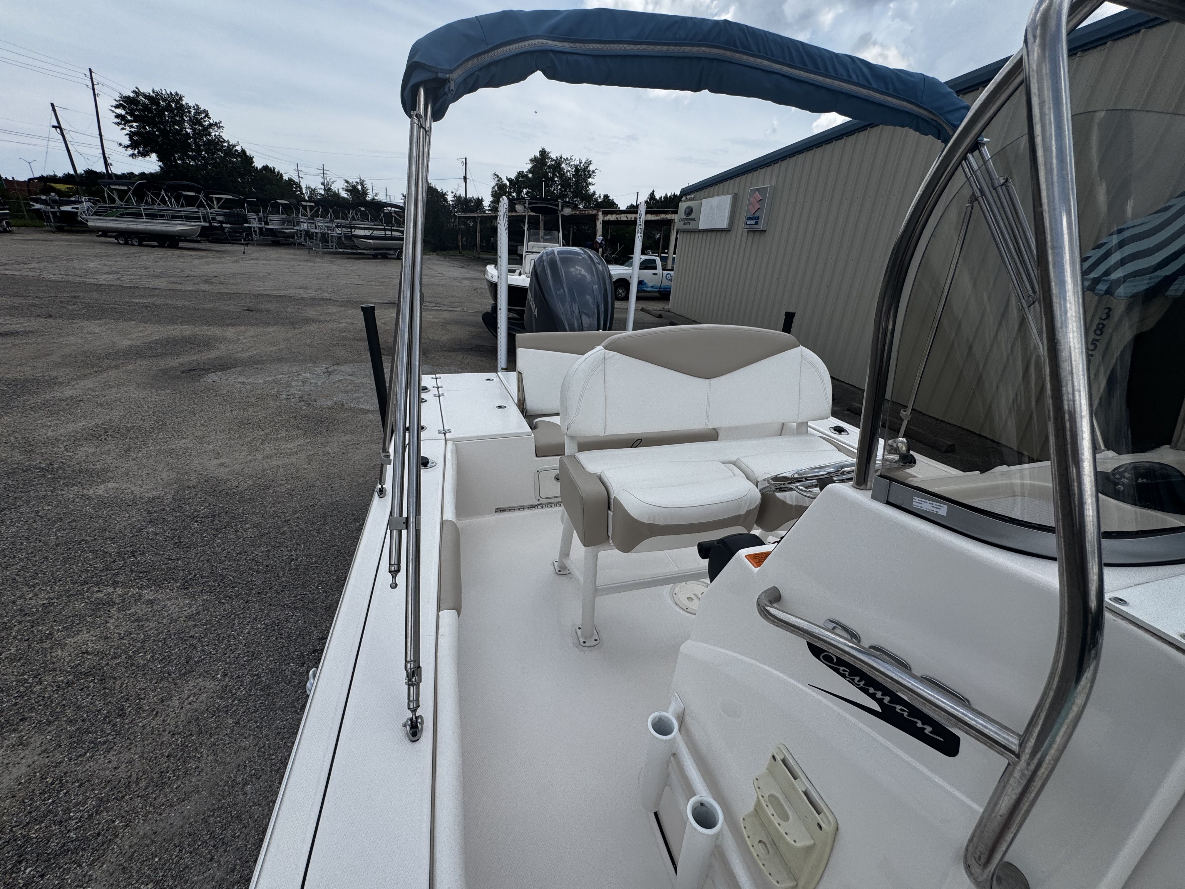 2022 Robalo Cayman 226 - 15