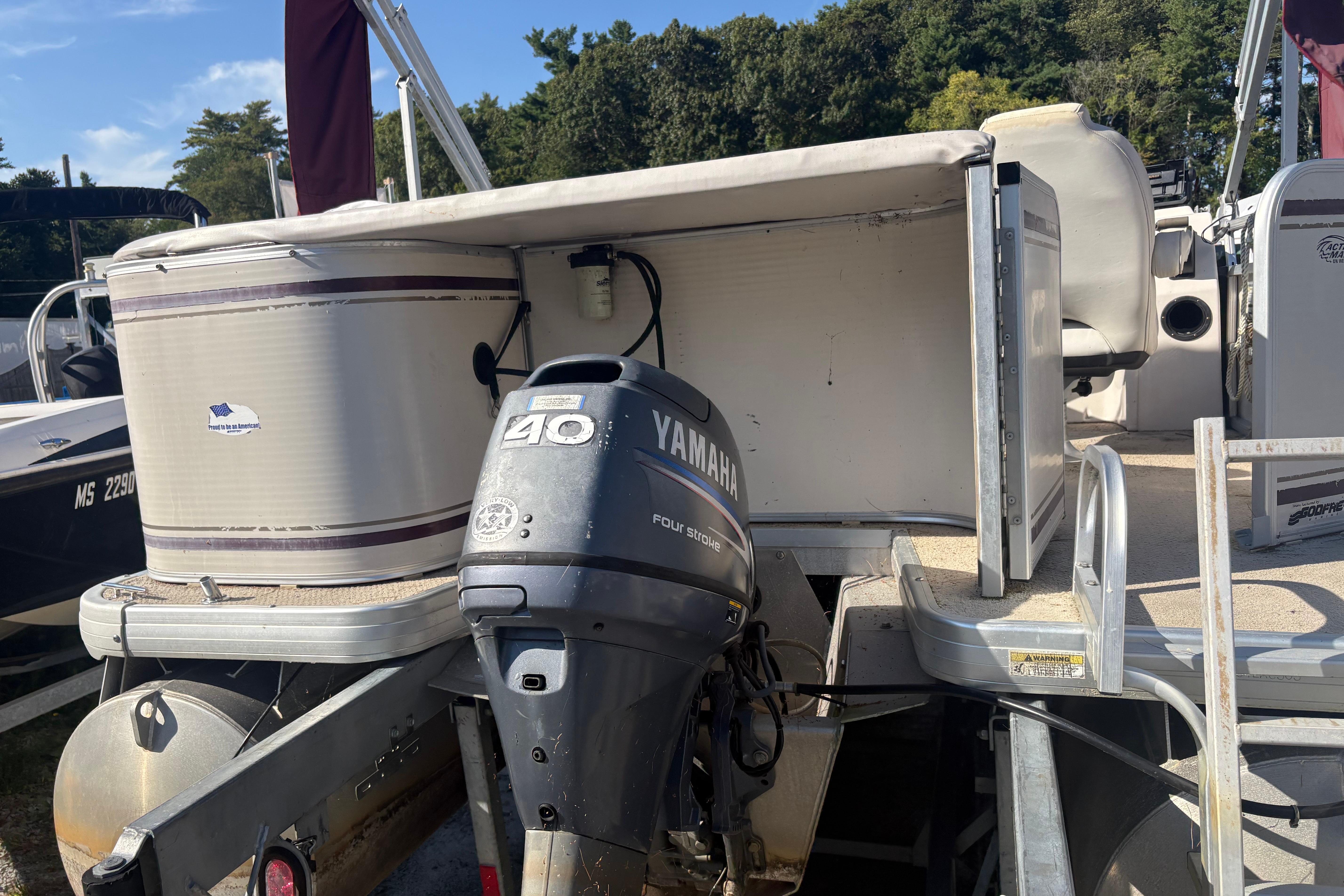 2003 Aqua Patio 200RE pontoon boat with Yamaha 40 horsepower outboard motor.