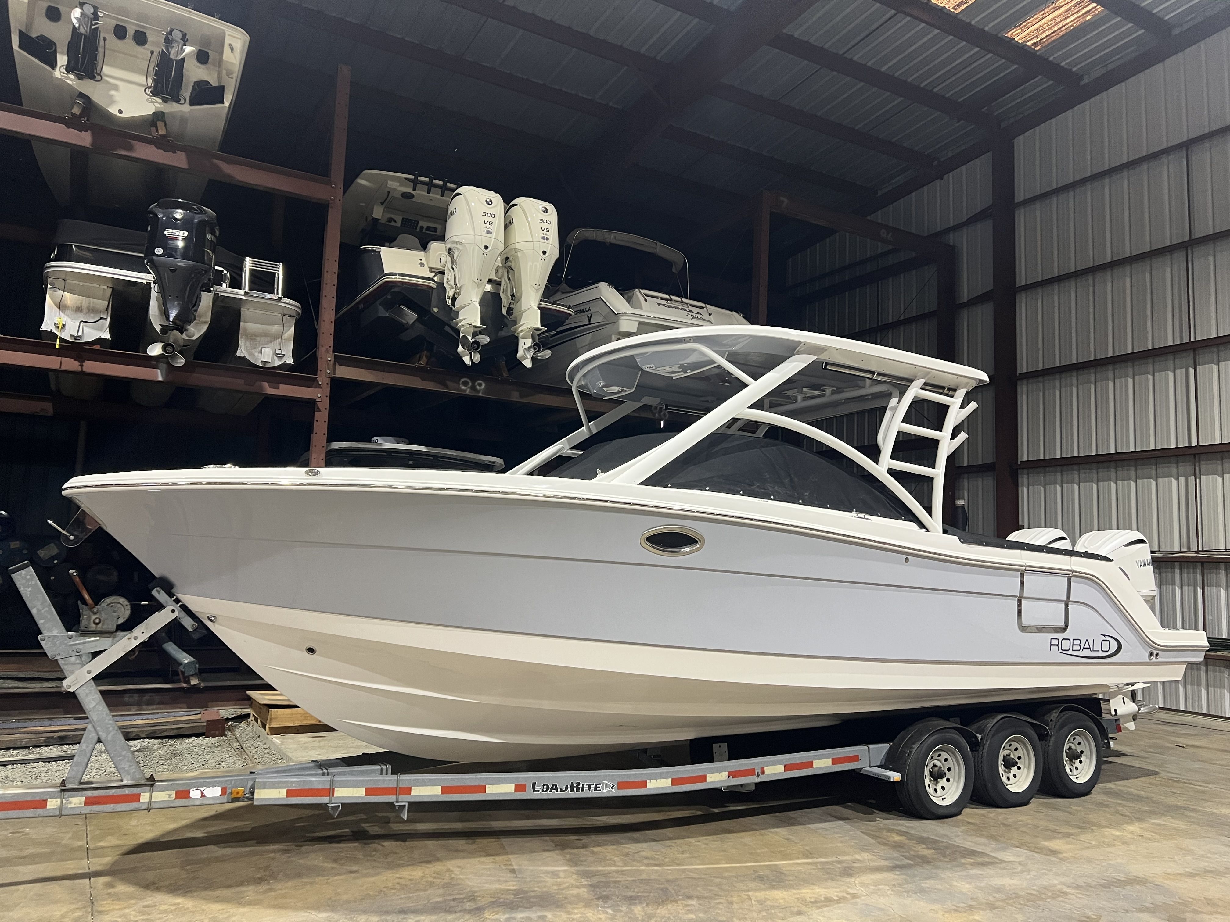2026 Robalo Dual Console R317