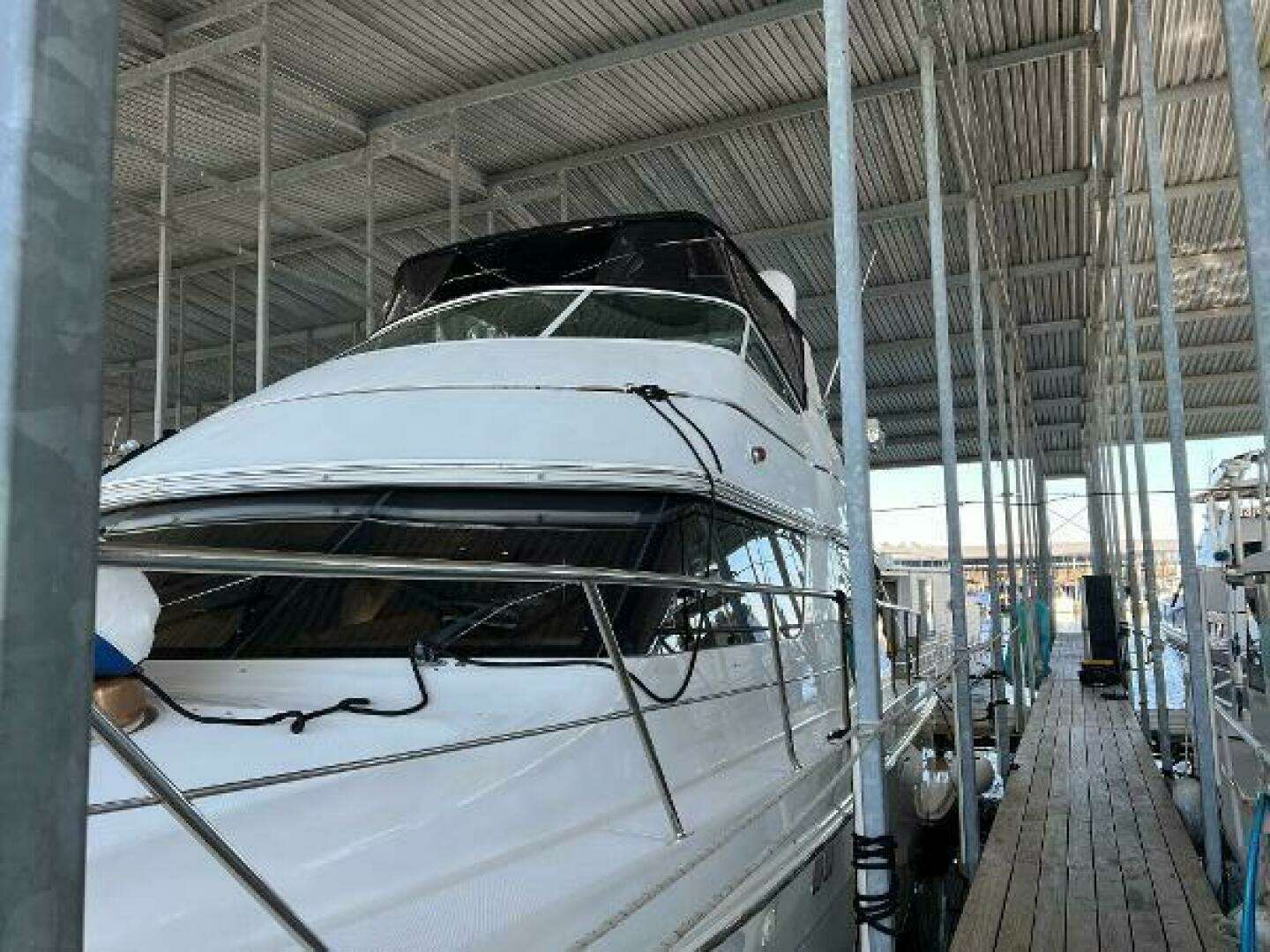 2001 Carver 450 Voyager Pilothouse - Image 9