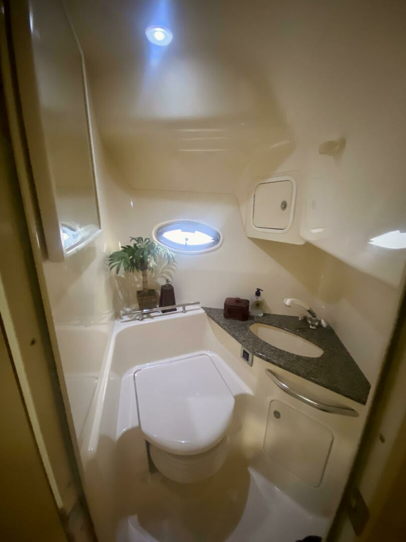 2005 Sea Ray 420 Sundancer - Image 52