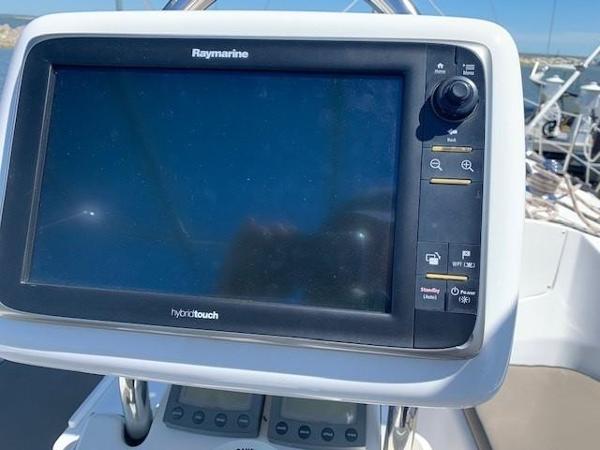 2005 Hunter 33 - 15