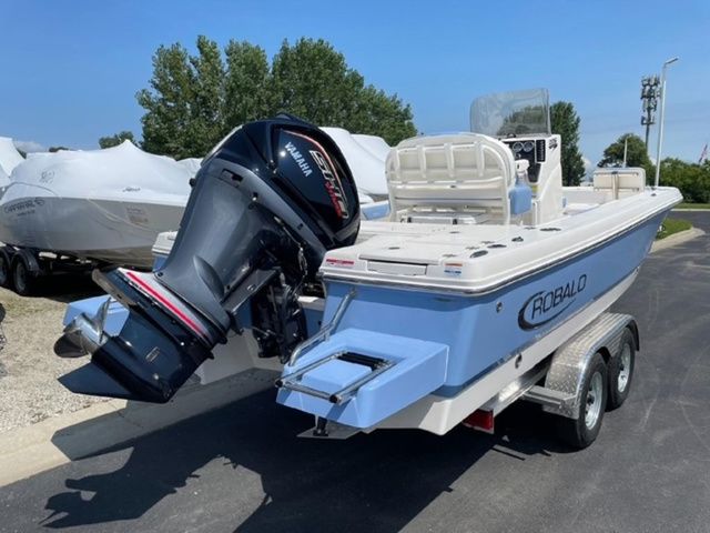 2025 Robalo 226 Cayman - 16